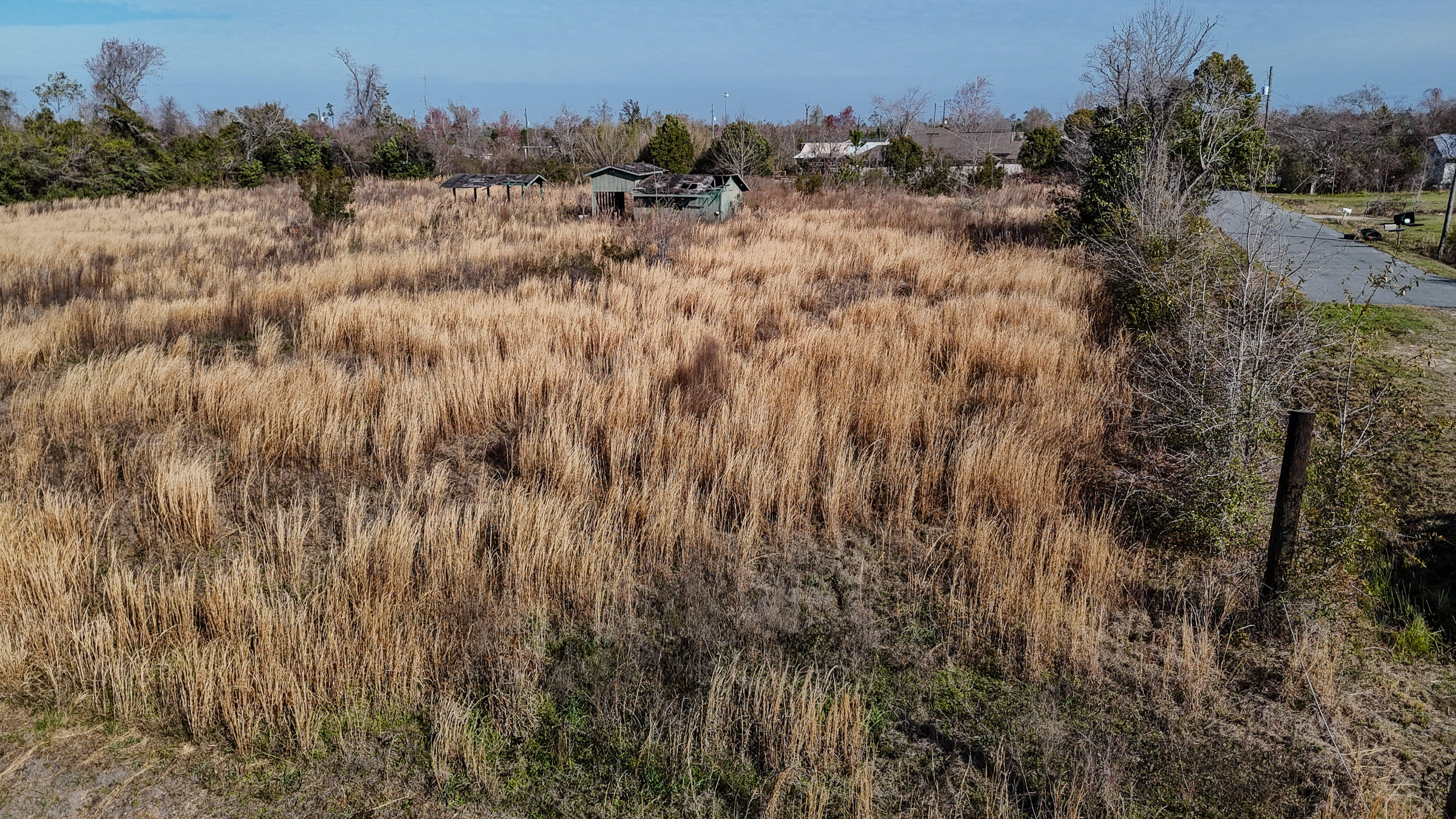 NO RECORDED SUBDIVISION - Land