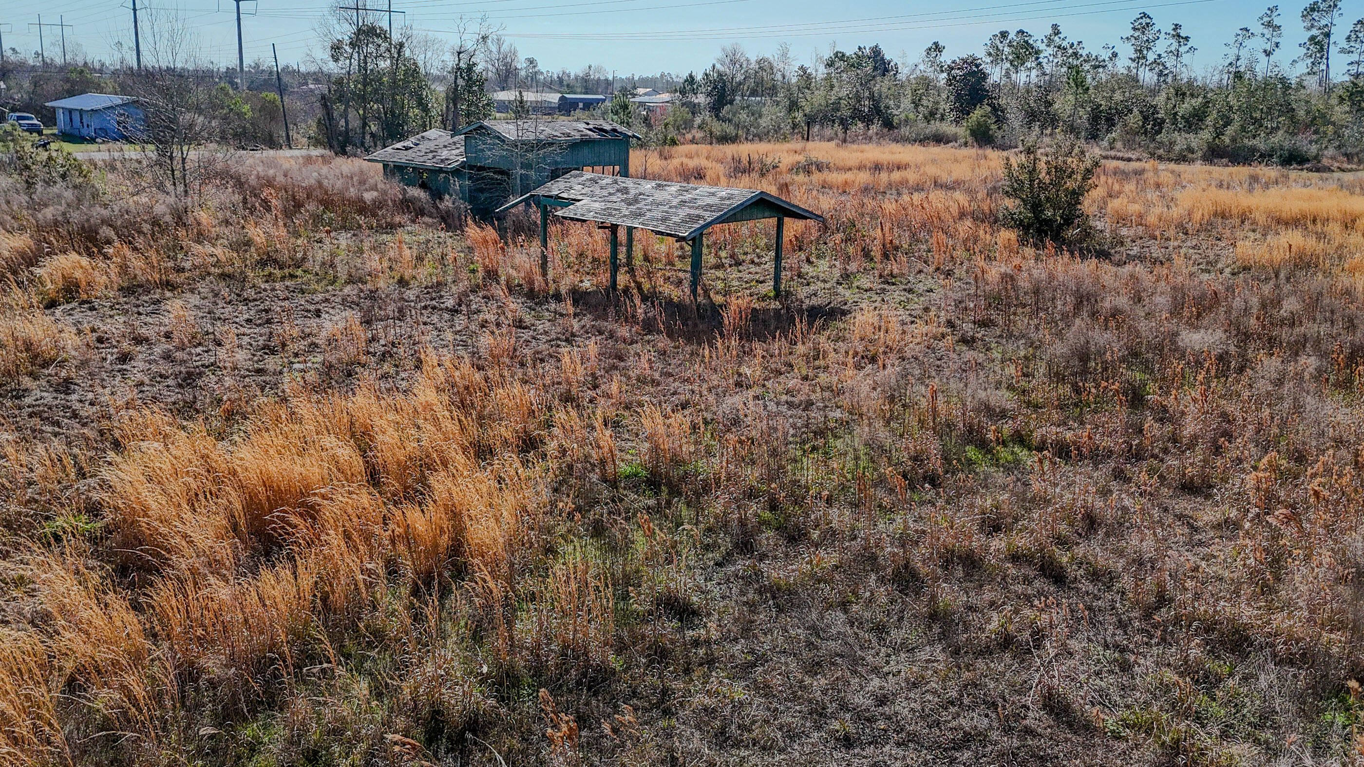 NO RECORDED SUBDIVISION - Land