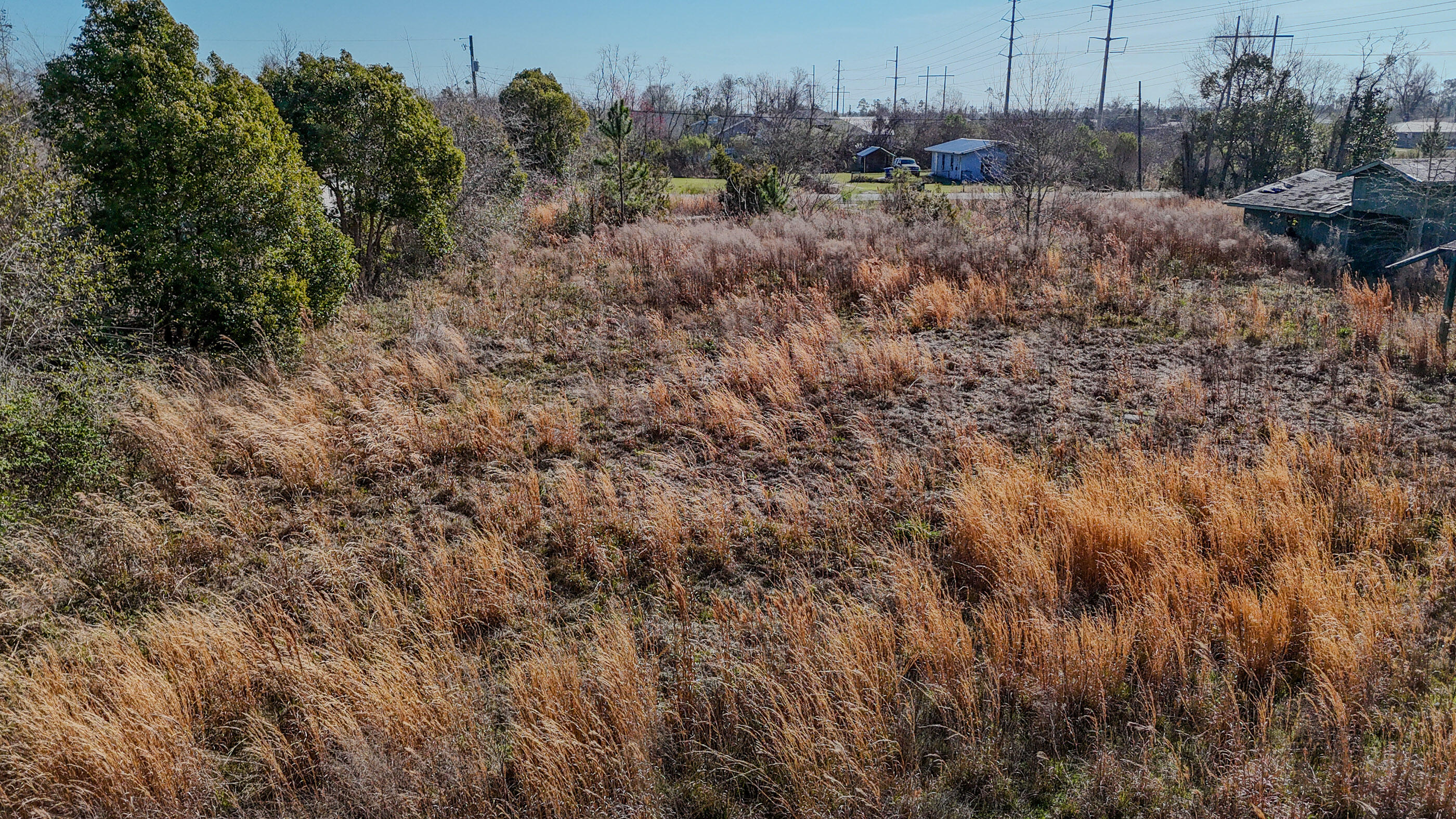 NO RECORDED SUBDIVISION - Land