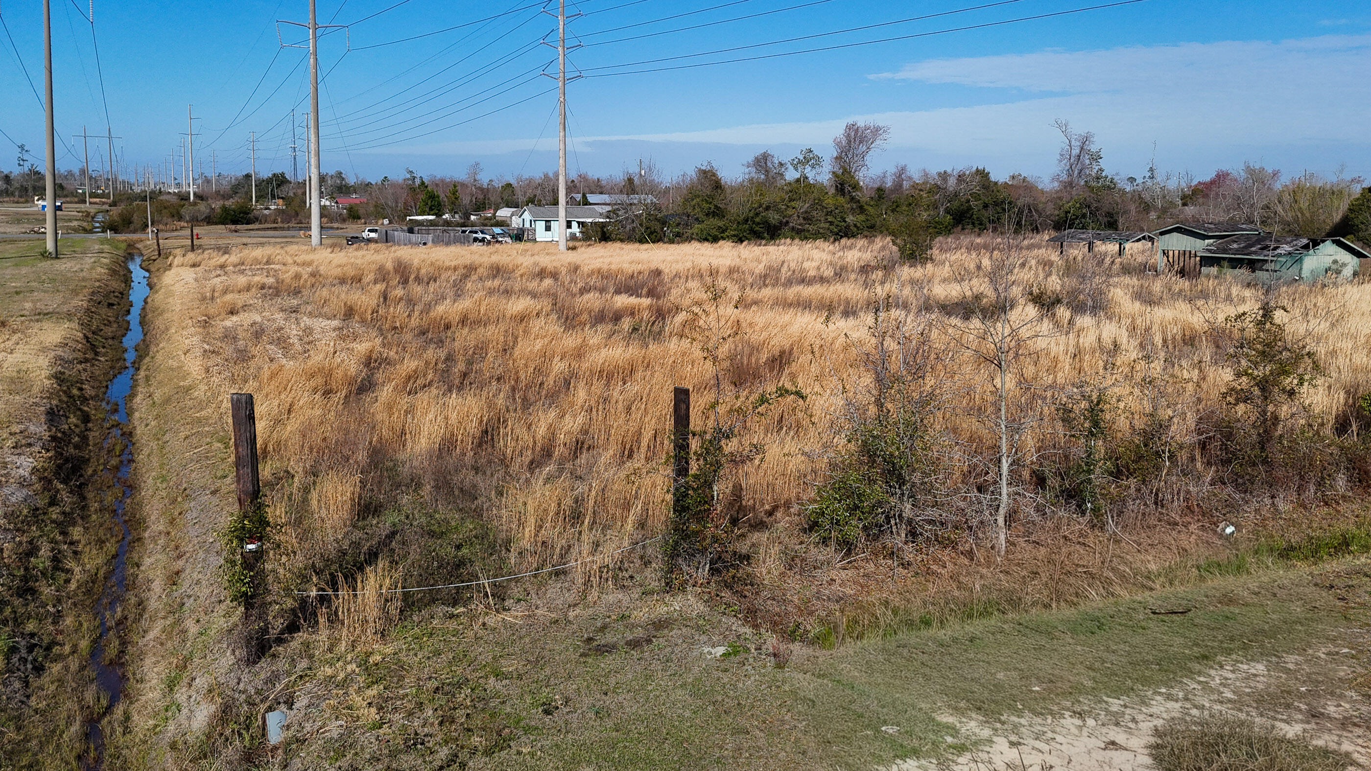 NO RECORDED SUBDIVISION - Land