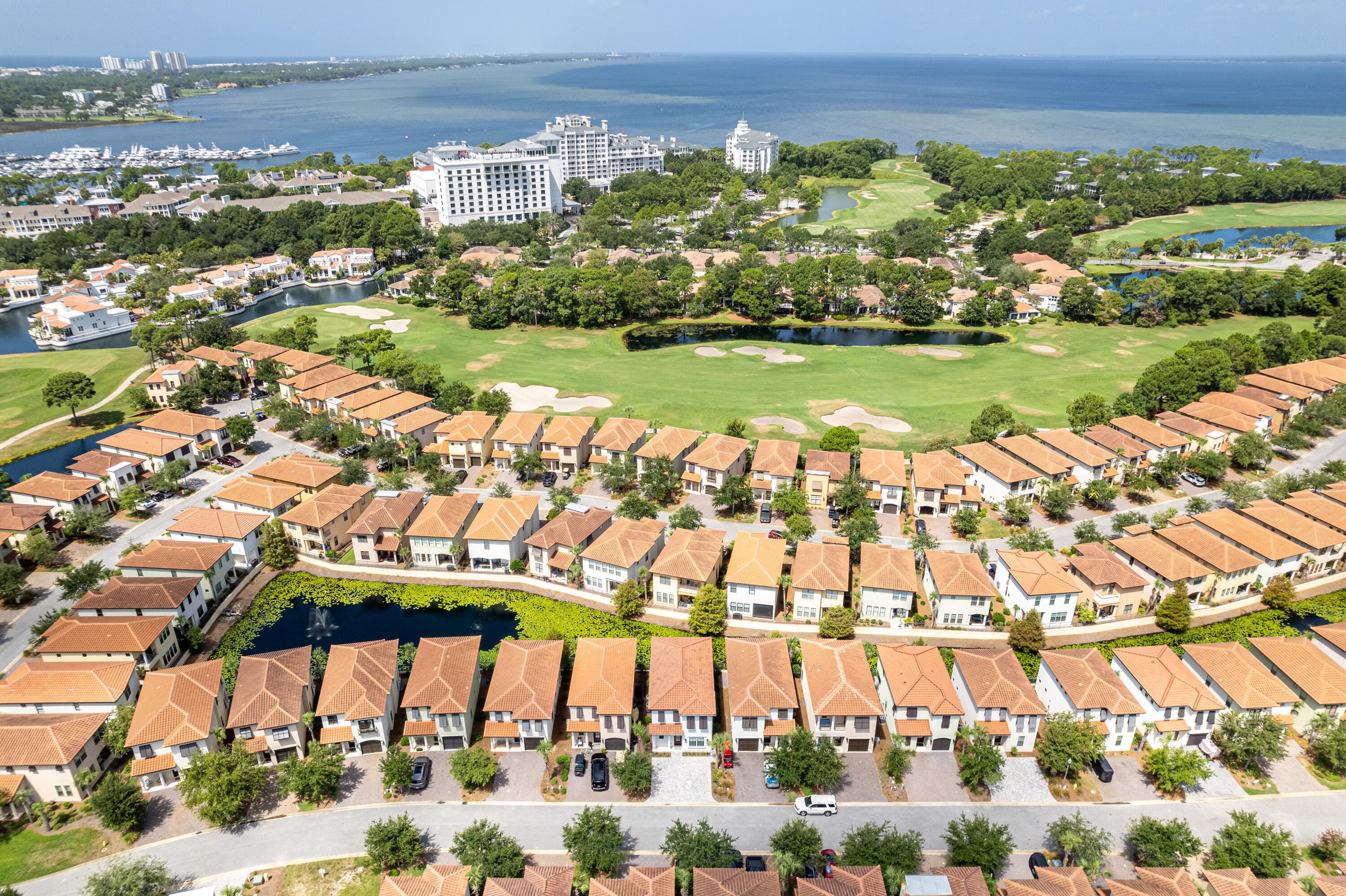 VILLA LAGO - Residential