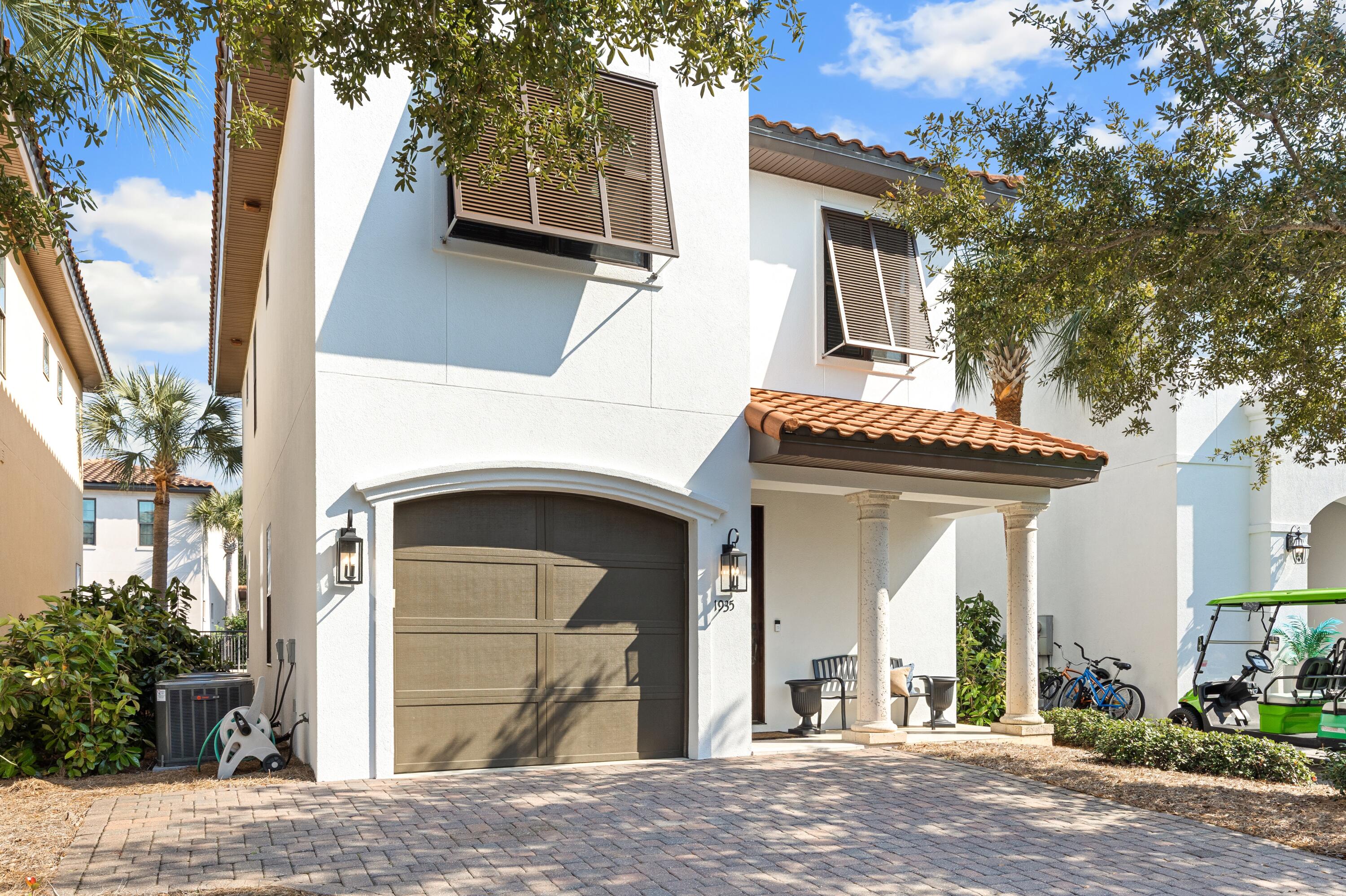 VILLA LAGO - Residential