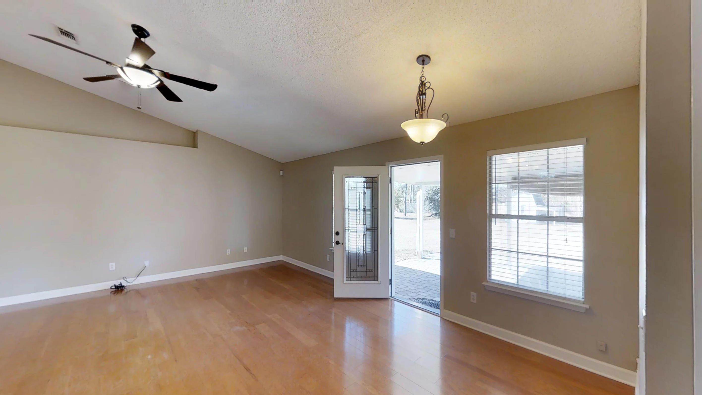 HOLLEY BY THE SEA - Residential