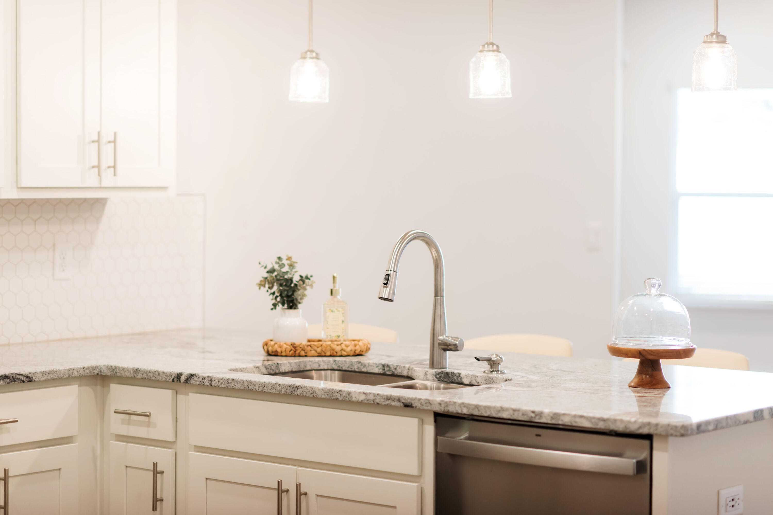 HIDDEN BAY VILLAGE - Residential