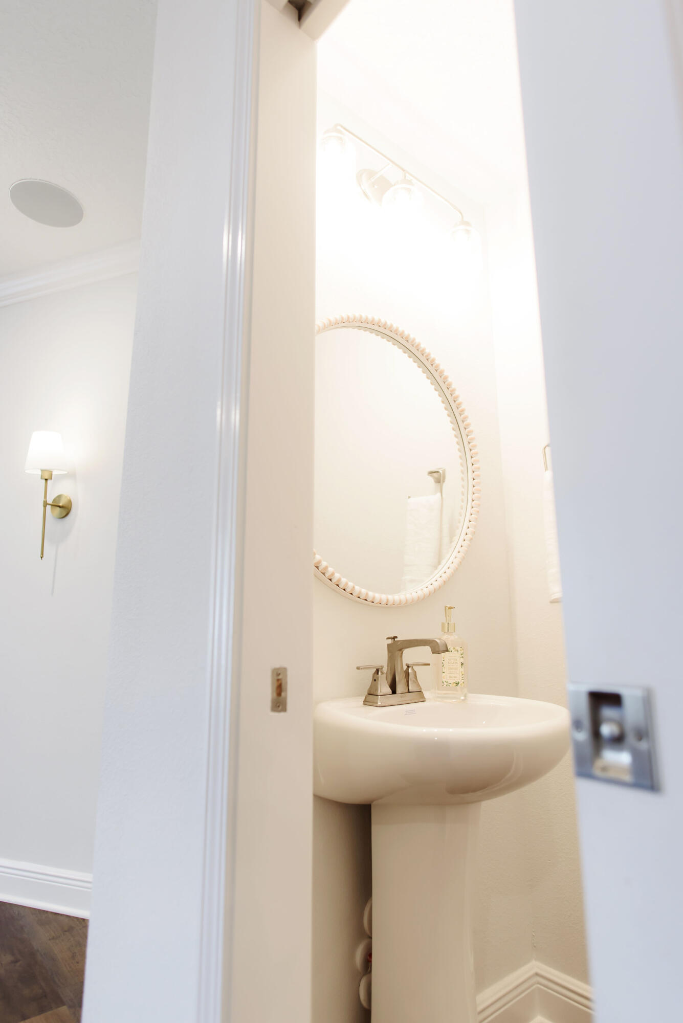 HIDDEN BAY VILLAGE - Residential