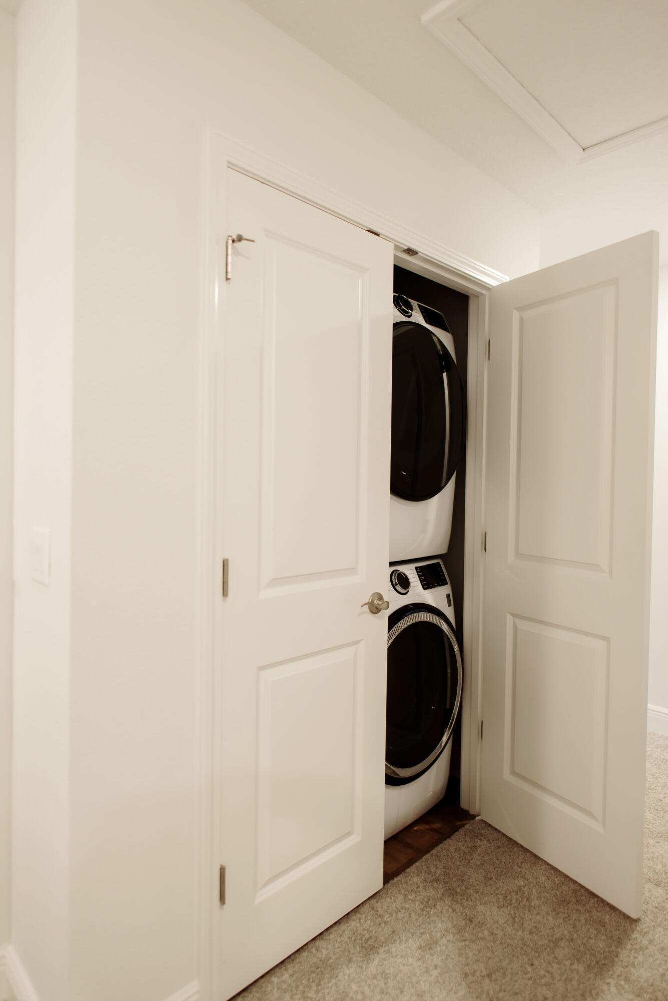 HIDDEN BAY VILLAGE - Residential