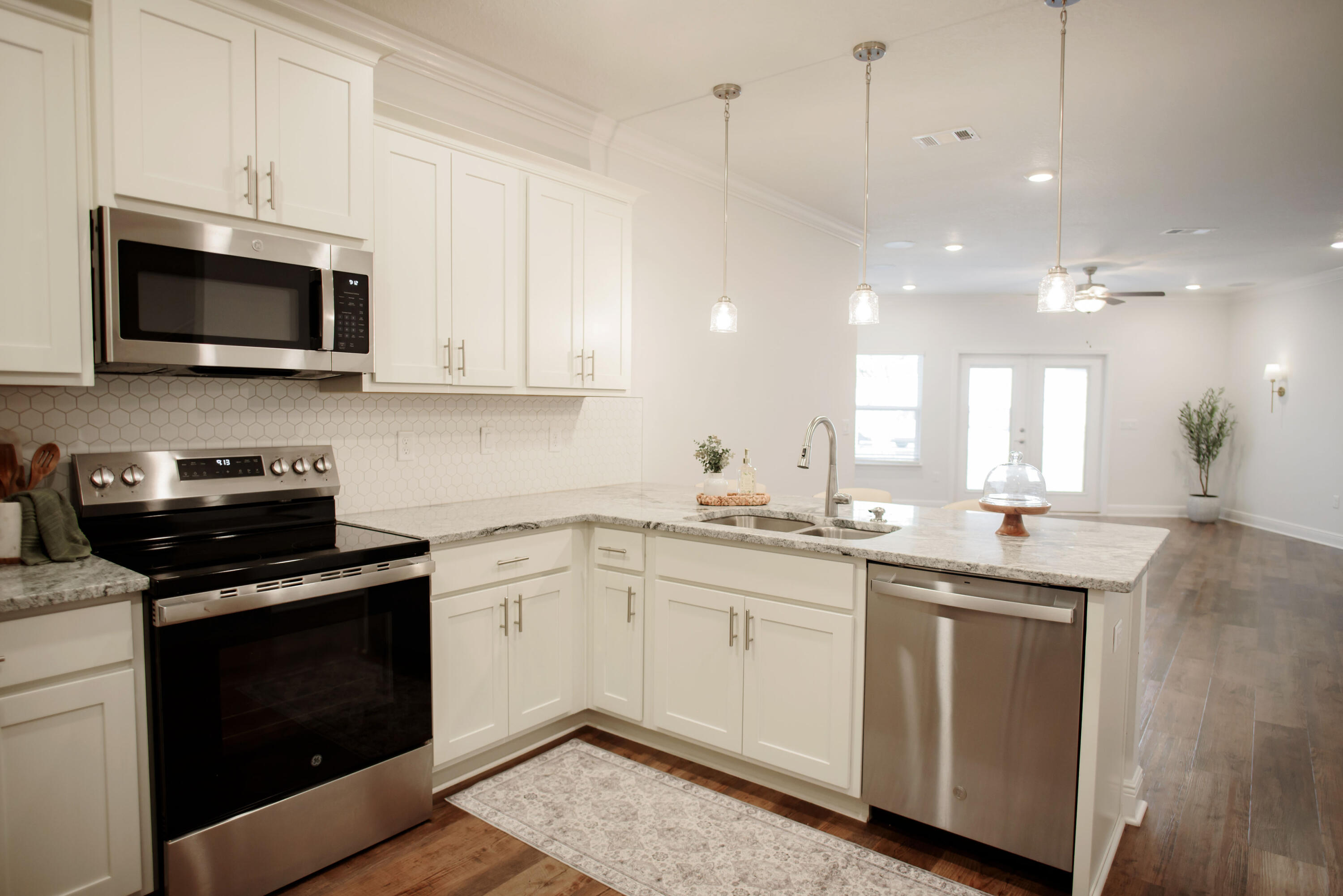 HIDDEN BAY VILLAGE - Residential