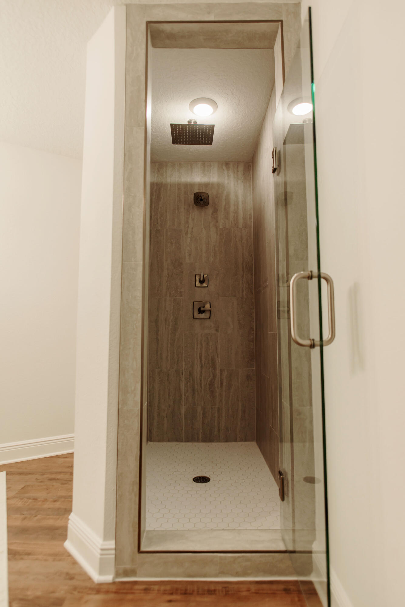 HIDDEN BAY VILLAGE - Residential