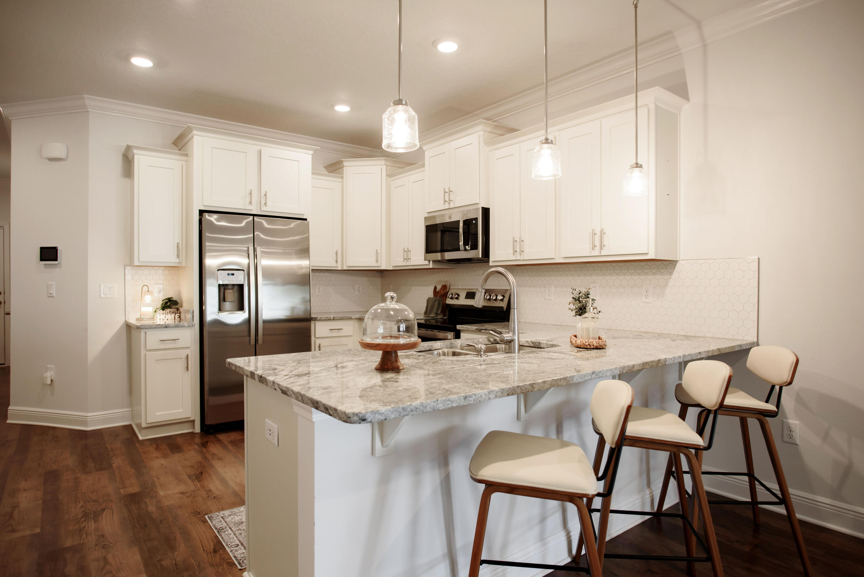 HIDDEN BAY VILLAGE - Residential