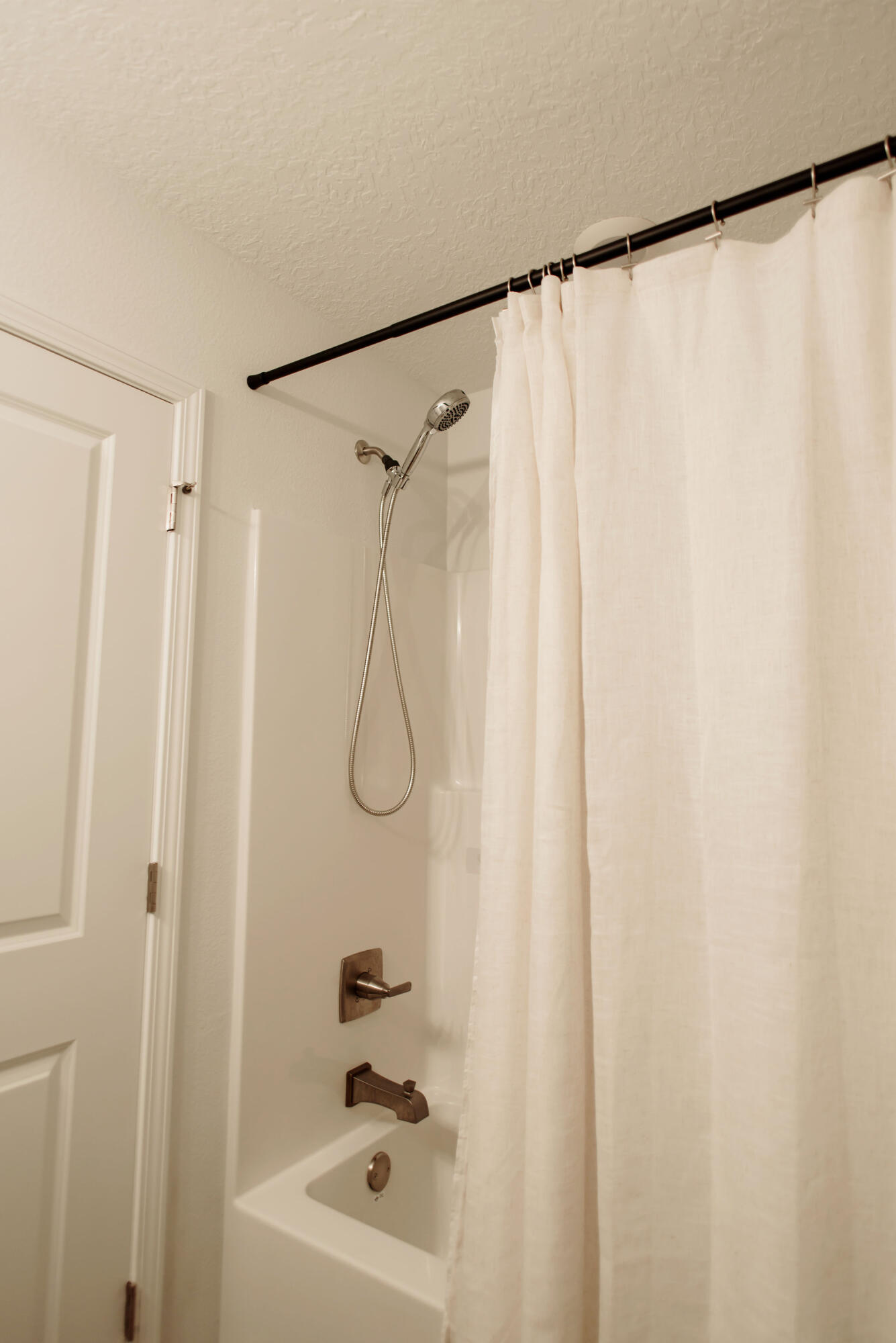 HIDDEN BAY VILLAGE - Residential