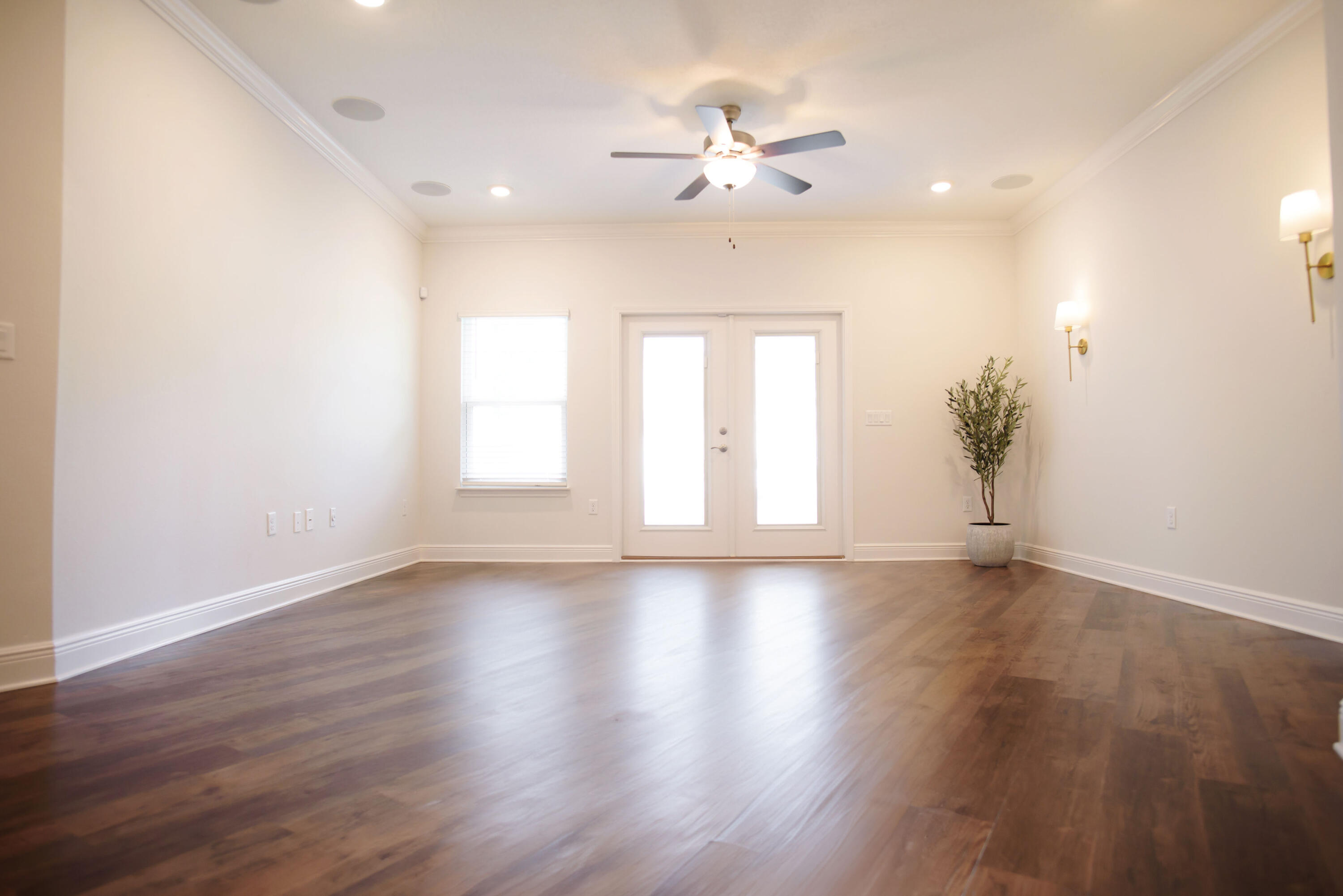 HIDDEN BAY VILLAGE - Residential