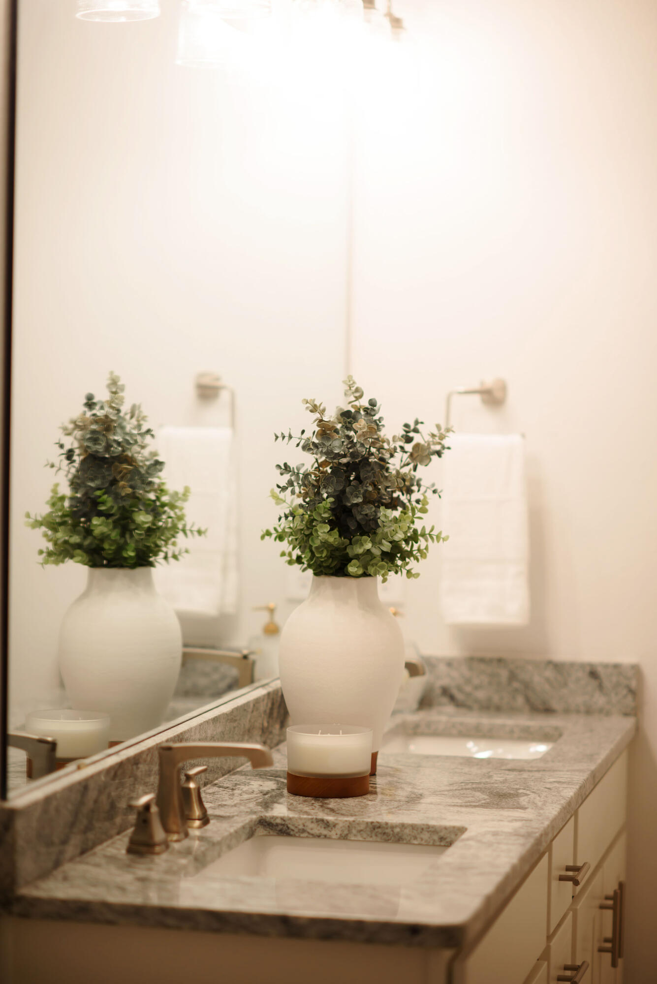 HIDDEN BAY VILLAGE - Residential