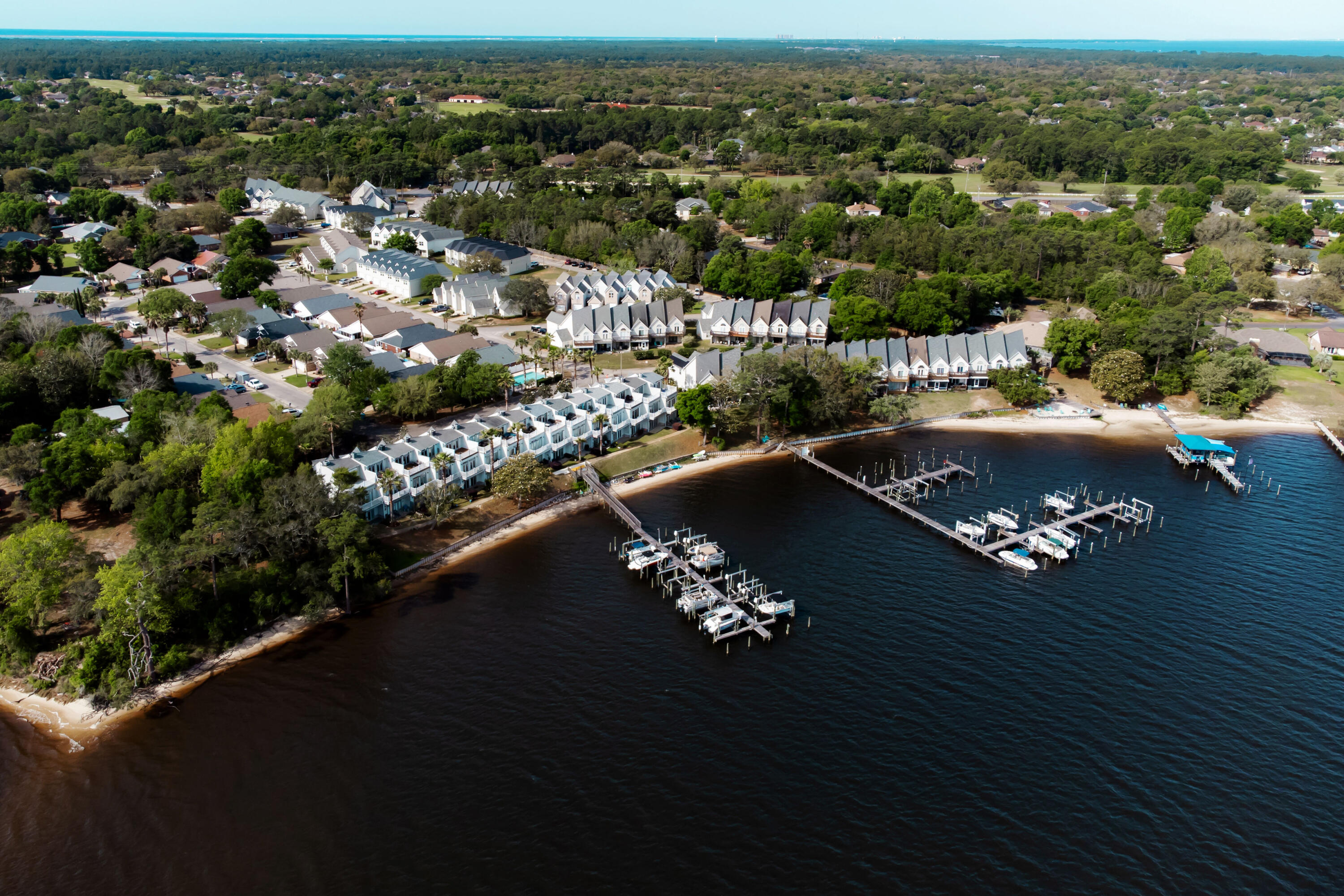 HIDDEN BAY VILLAGE - Residential