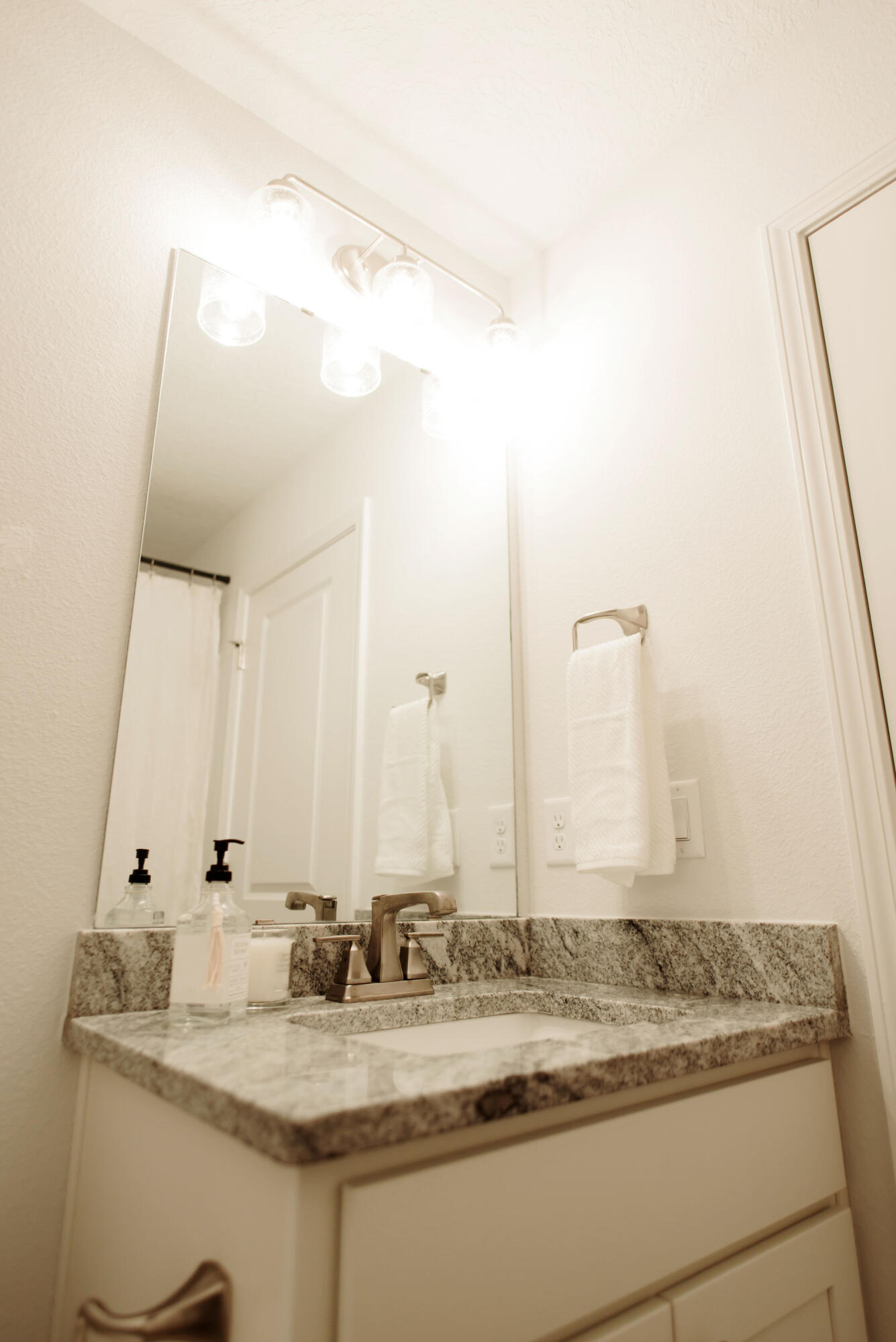 HIDDEN BAY VILLAGE - Residential