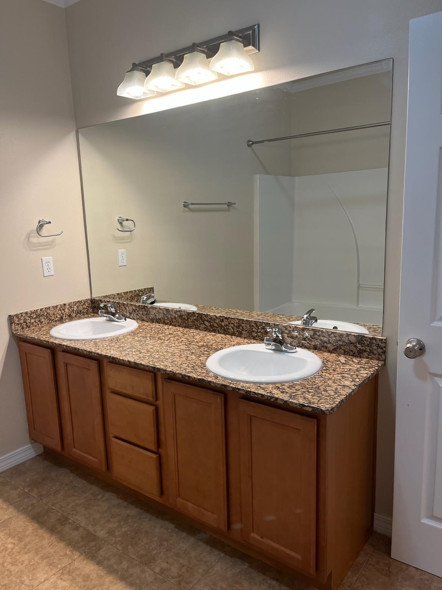 MERIDIAN SQUARE T/H - Residential