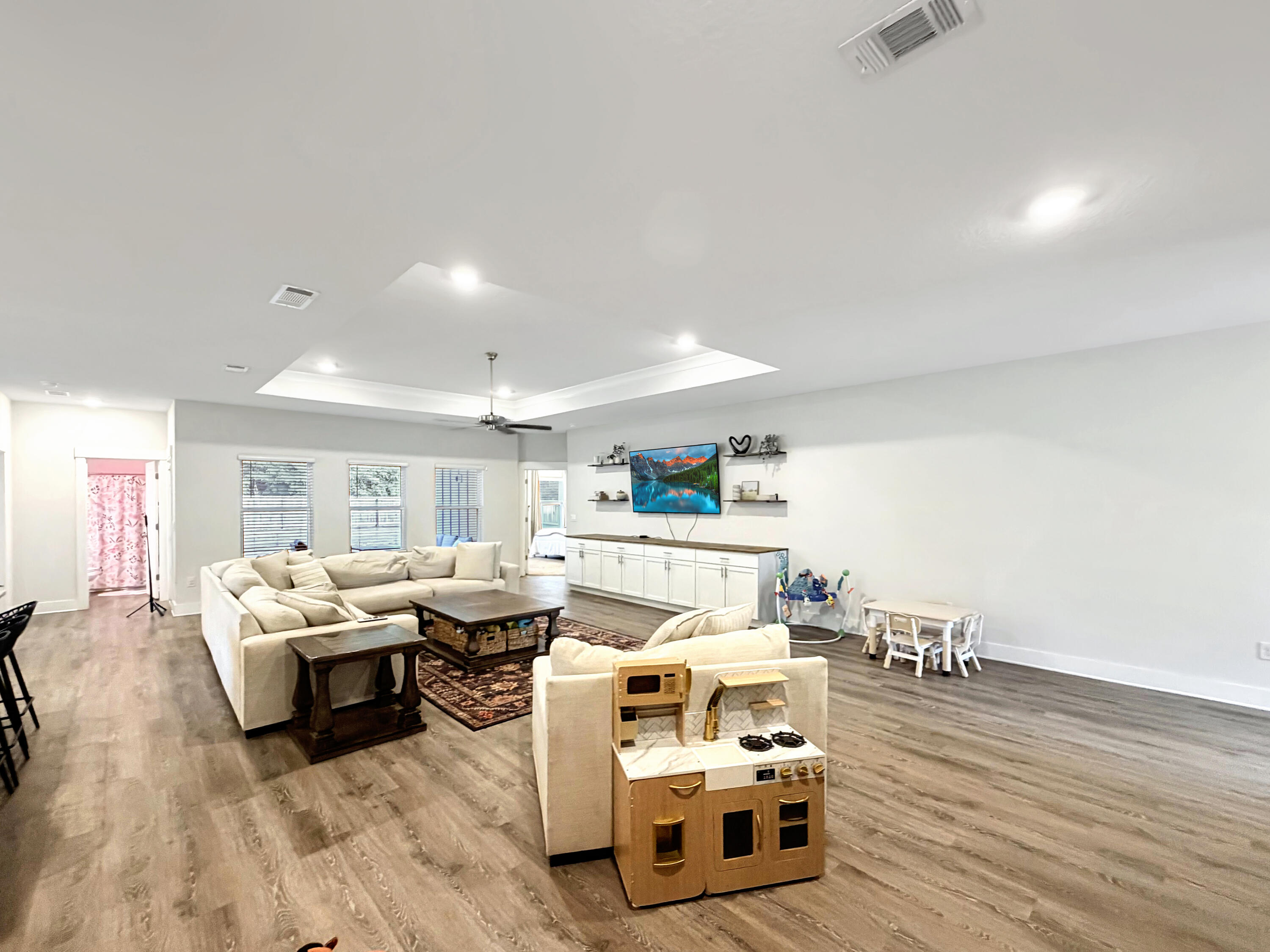 HILLWOOD ESTATES - Residential