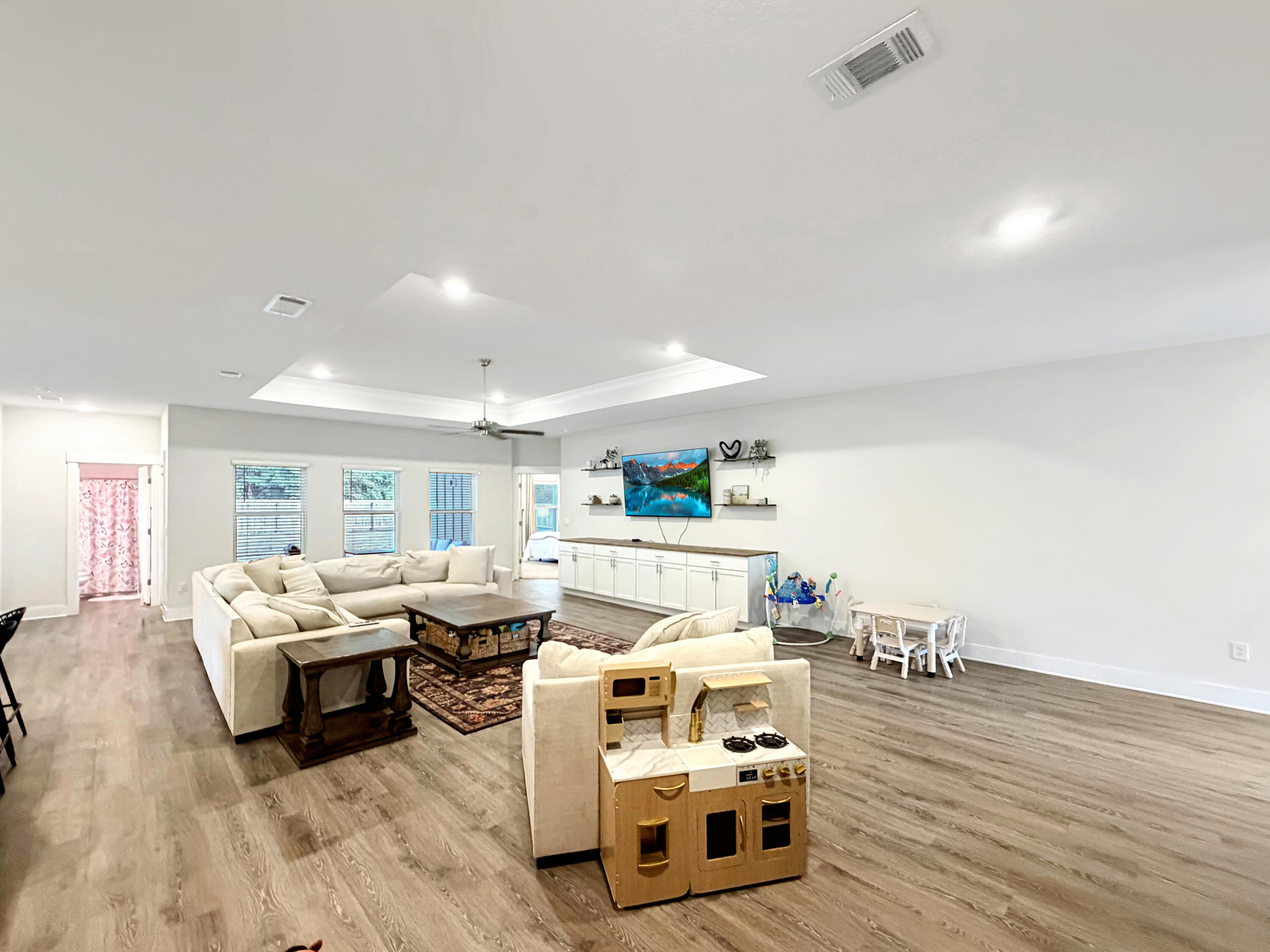 HILLWOOD ESTATES - Residential