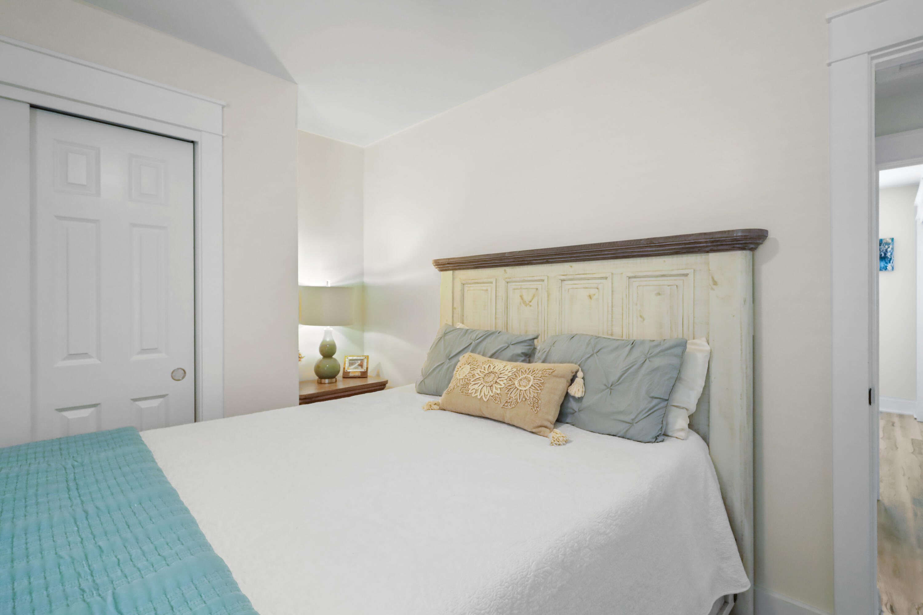 OAK WOOD HILLS UNIT 1 - Residential Lease