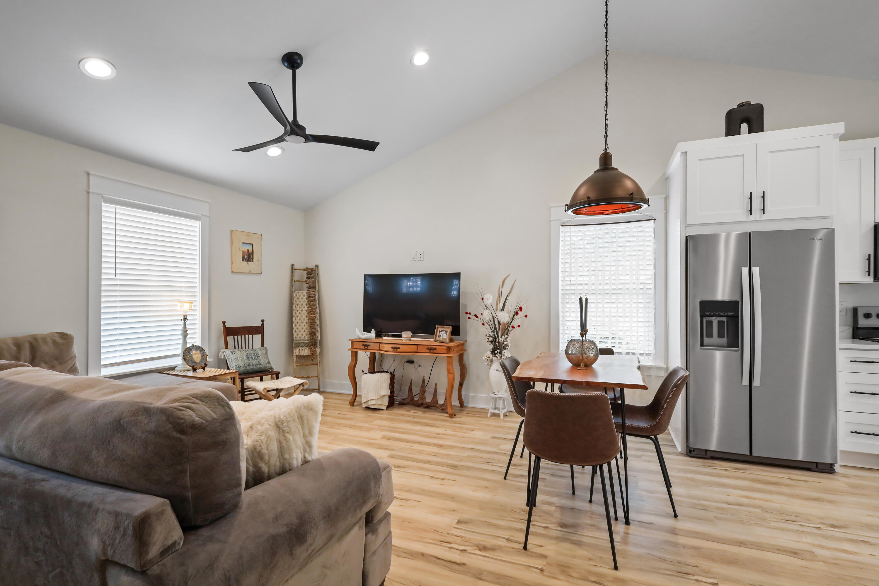 OAK WOOD HILLS UNIT 1 - Residential Lease