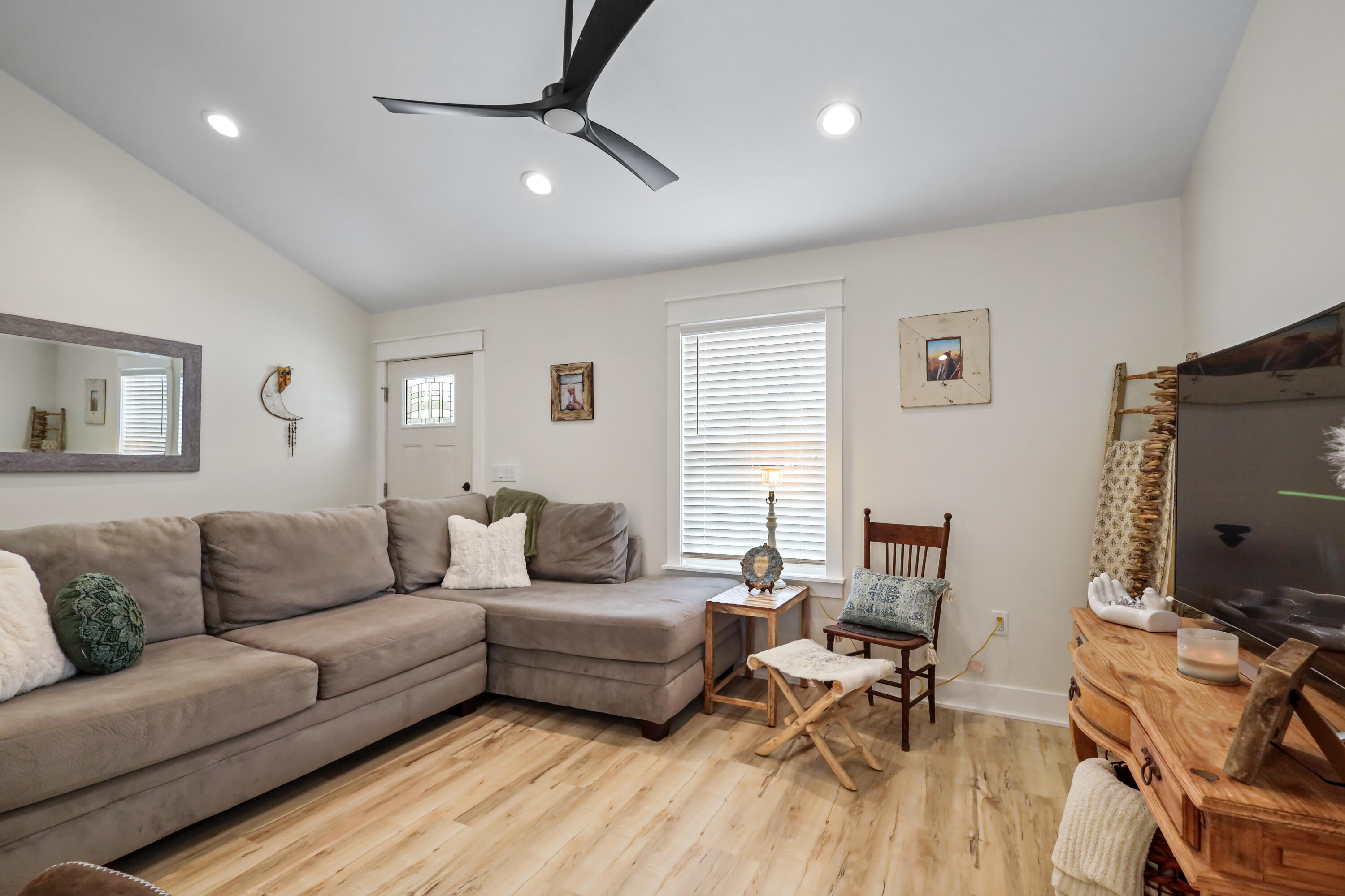 OAK WOOD HILLS UNIT 1 - Residential Lease