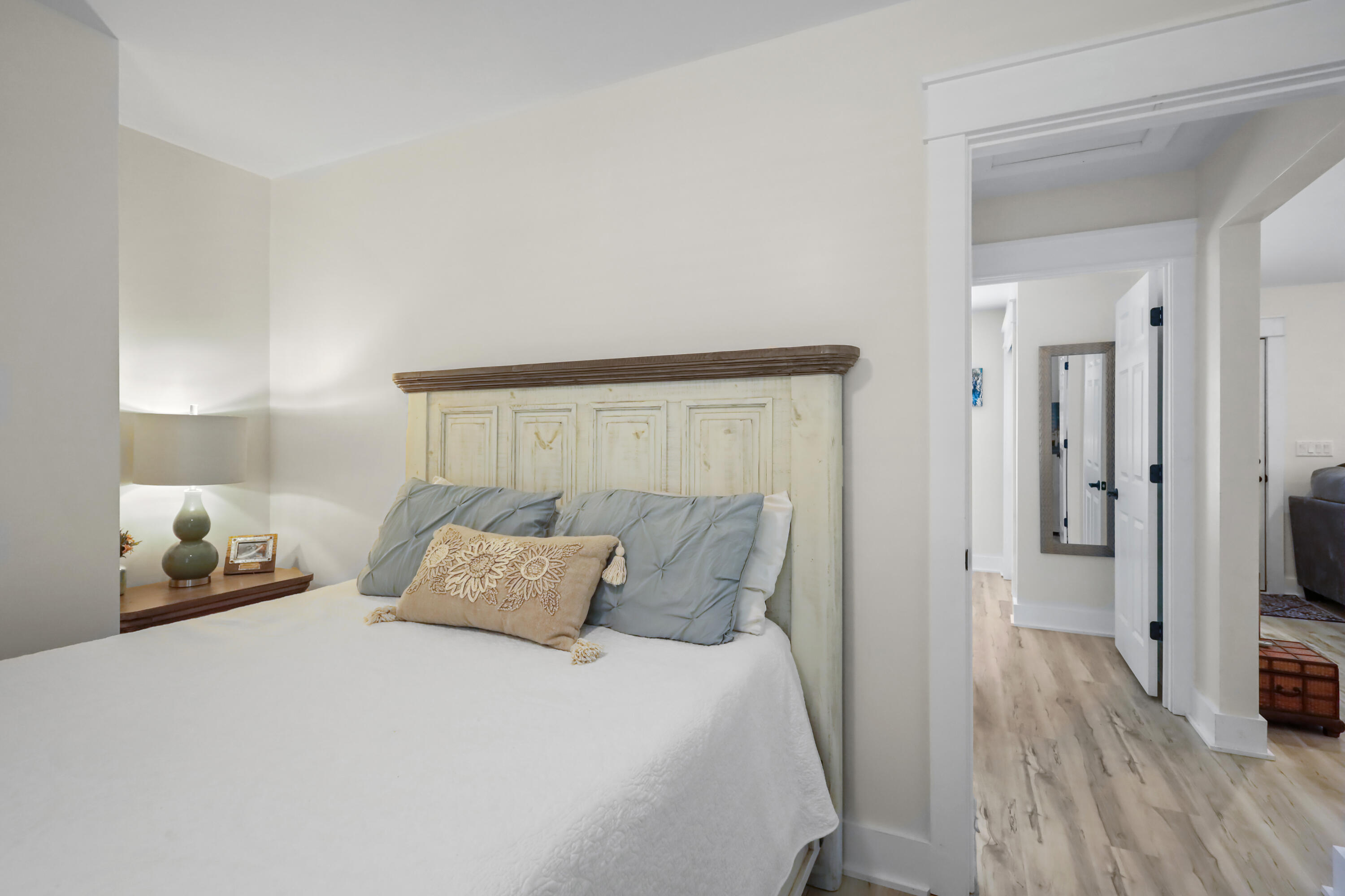 OAK WOOD HILLS UNIT 1 - Residential Lease