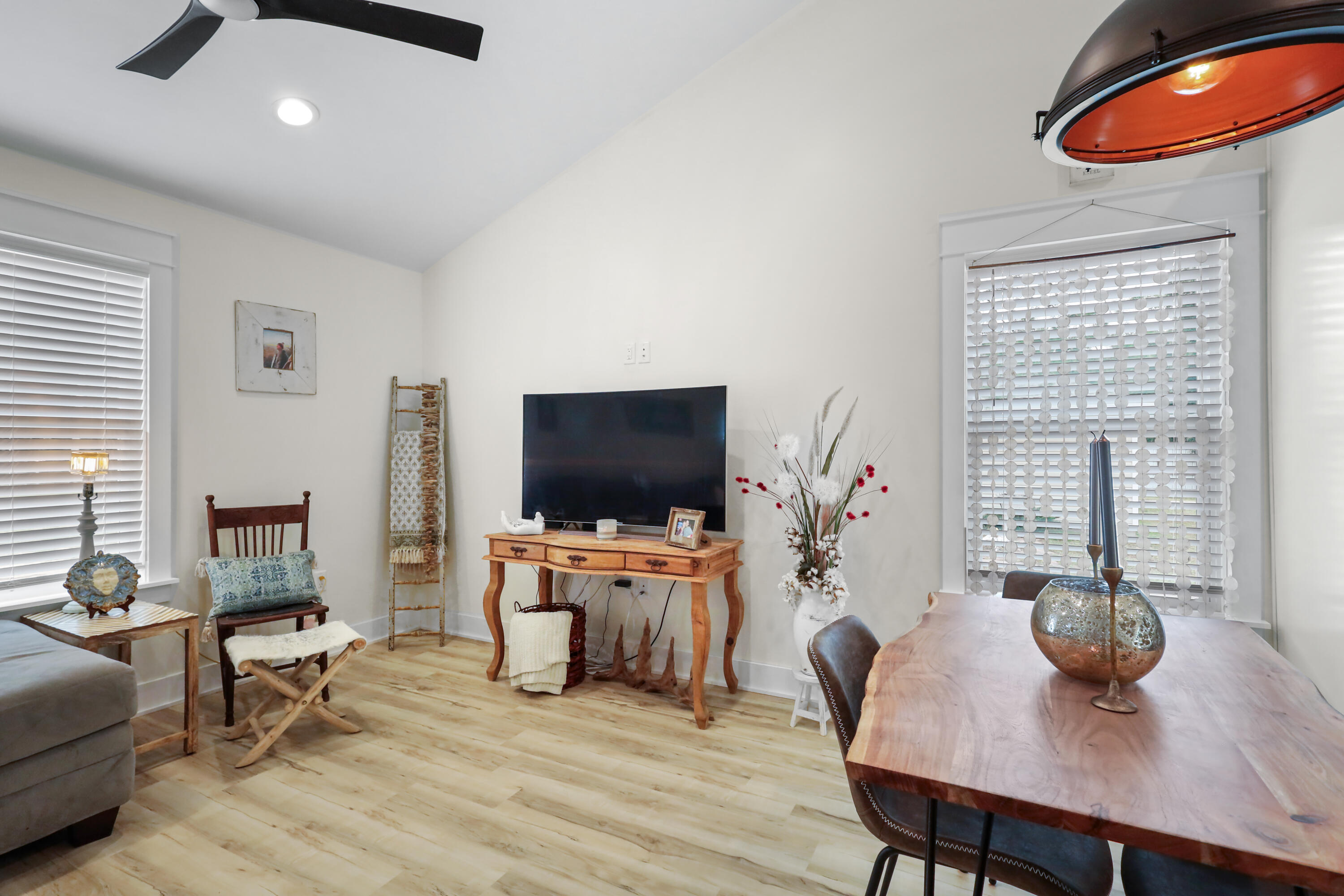 OAK WOOD HILLS UNIT 1 - Residential Lease