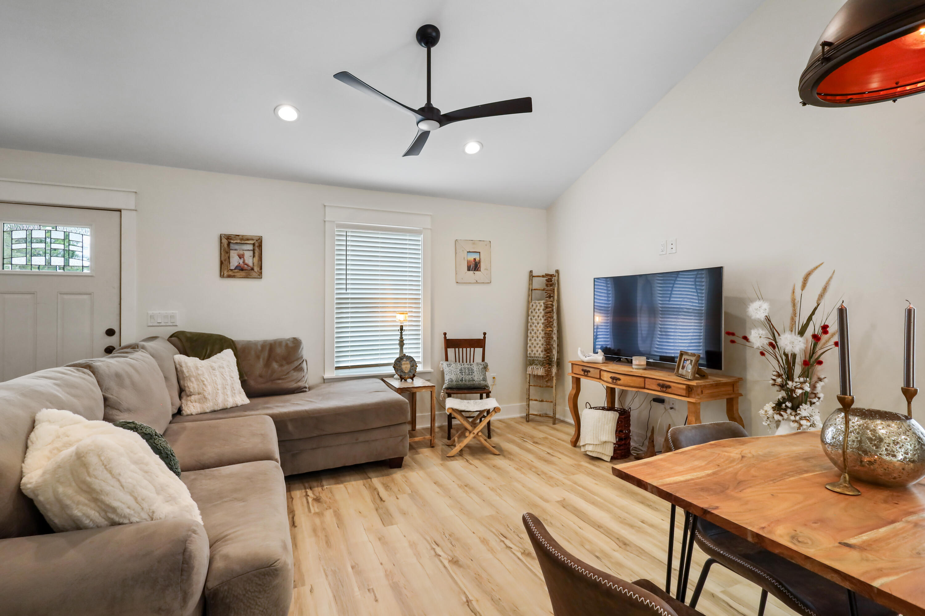 OAK WOOD HILLS UNIT 1 - Residential Lease