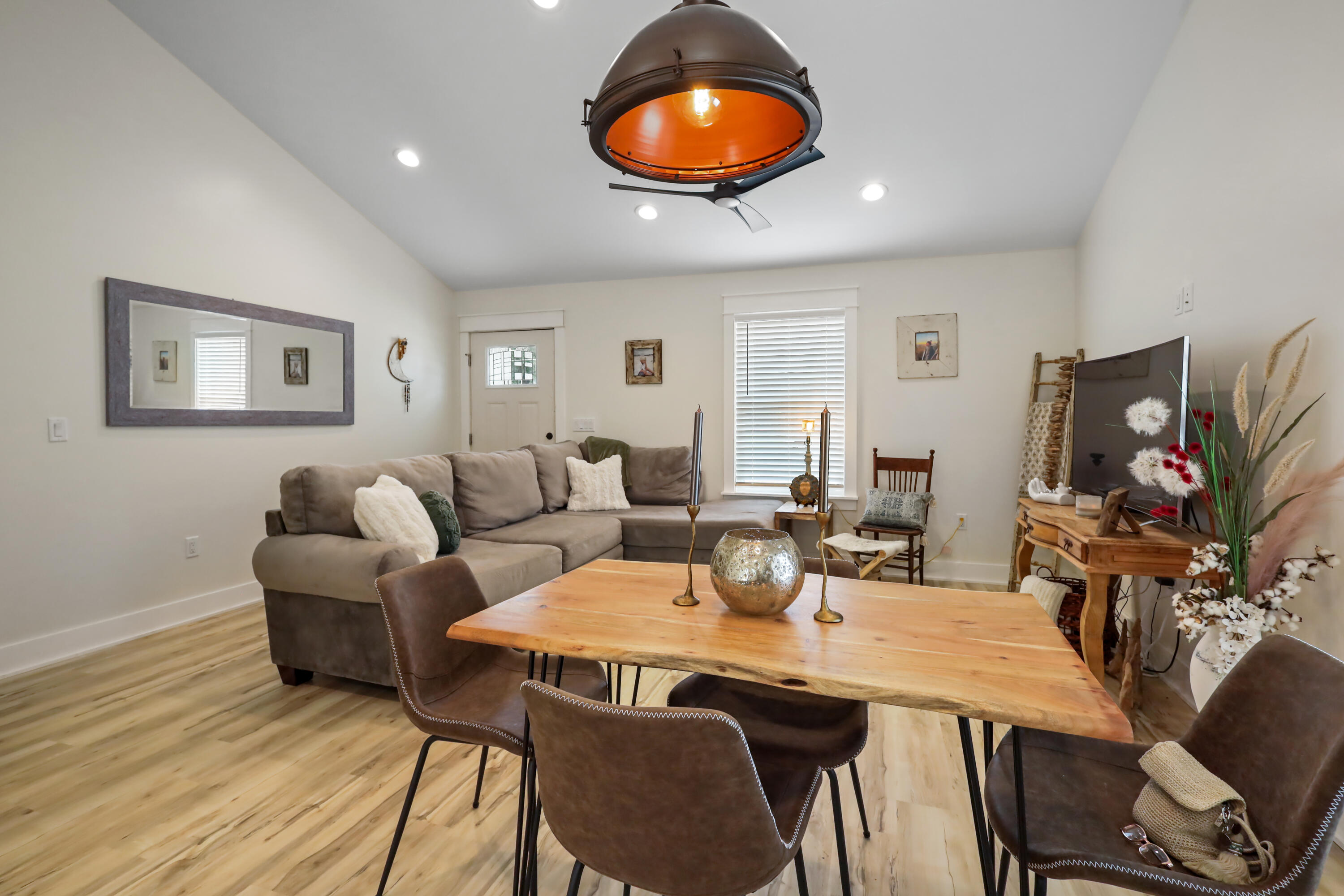 OAK WOOD HILLS UNIT 1 - Residential Lease