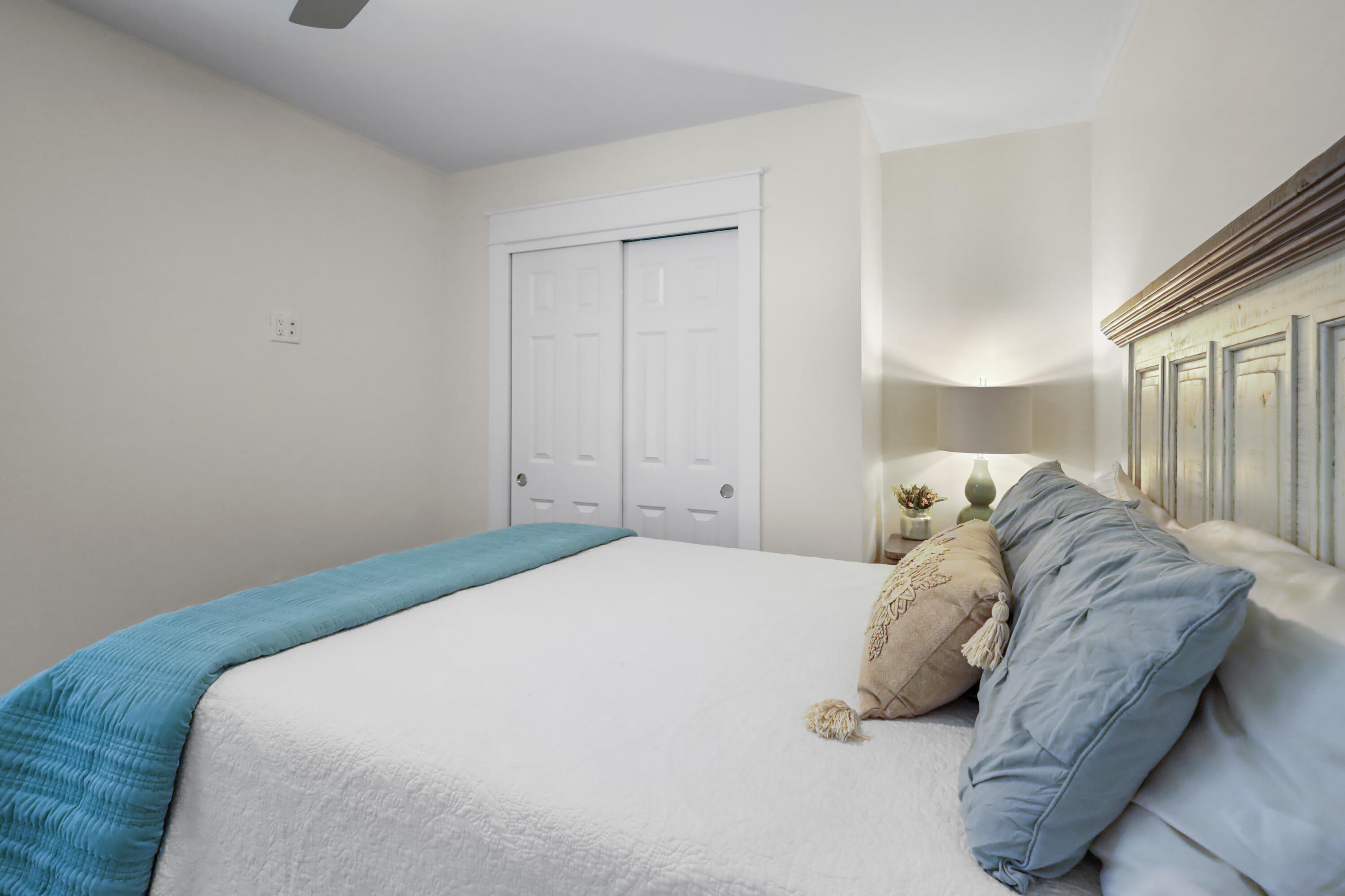 OAK WOOD HILLS UNIT 1 - Residential Lease