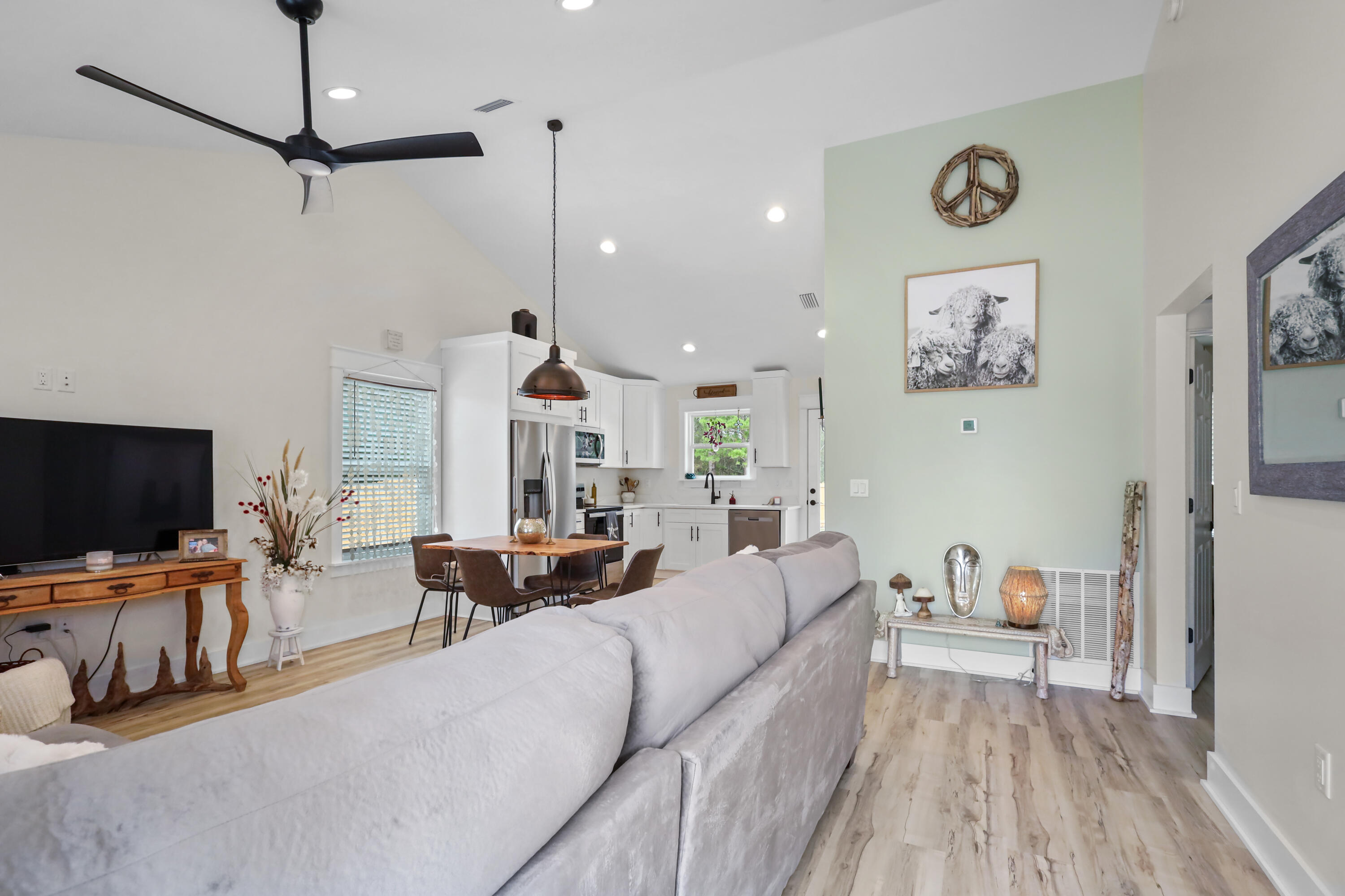 OAK WOOD HILLS UNIT 1 - Residential Lease