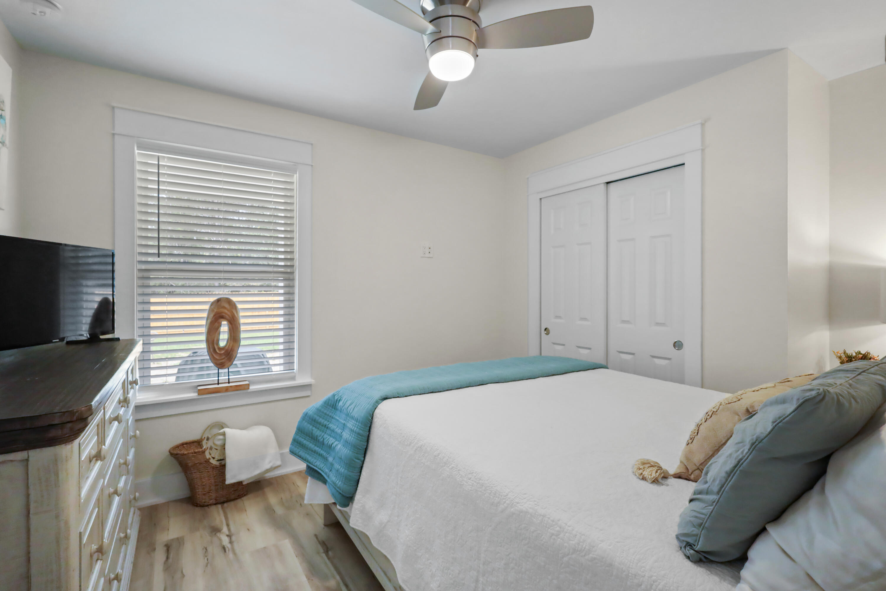 OAK WOOD HILLS UNIT 1 - Residential Lease