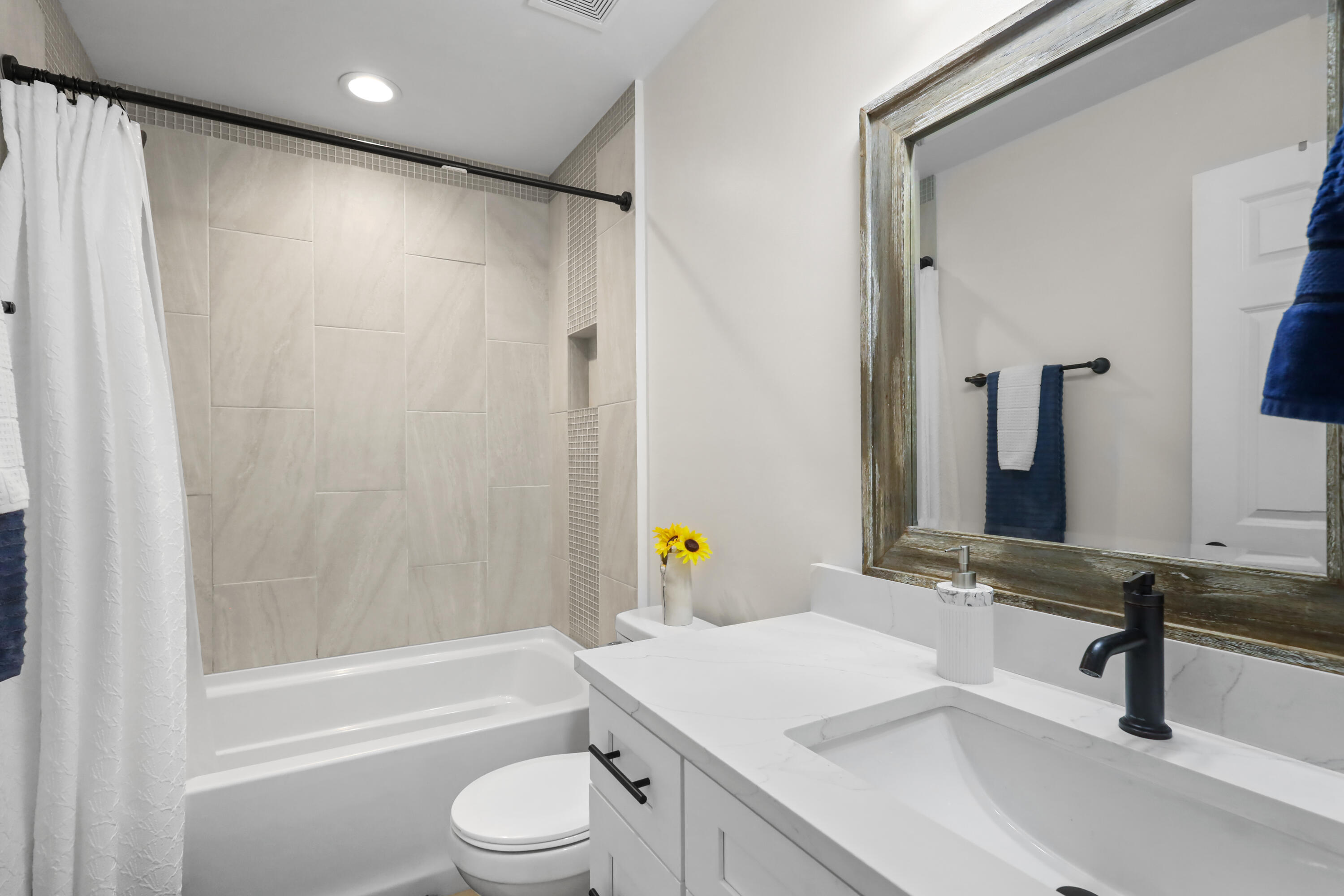 OAK WOOD HILLS UNIT 1 - Residential Lease