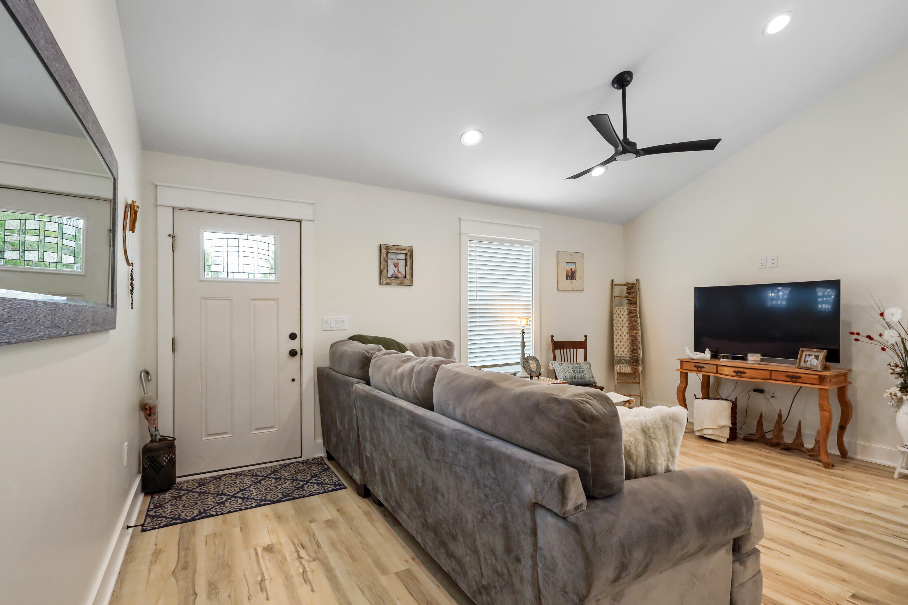 OAK WOOD HILLS UNIT 1 - Residential Lease