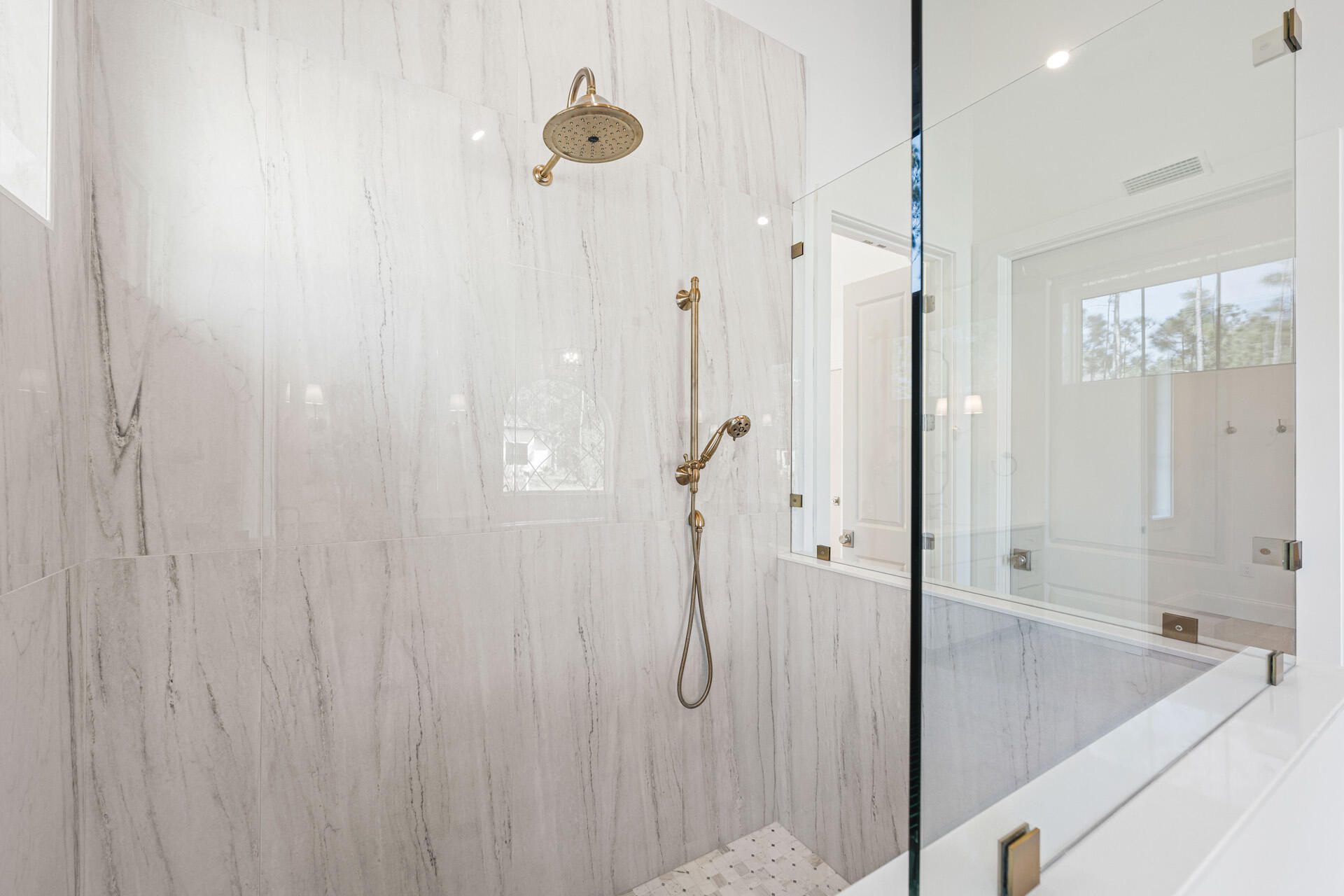 SECLUSION BAY - Residential