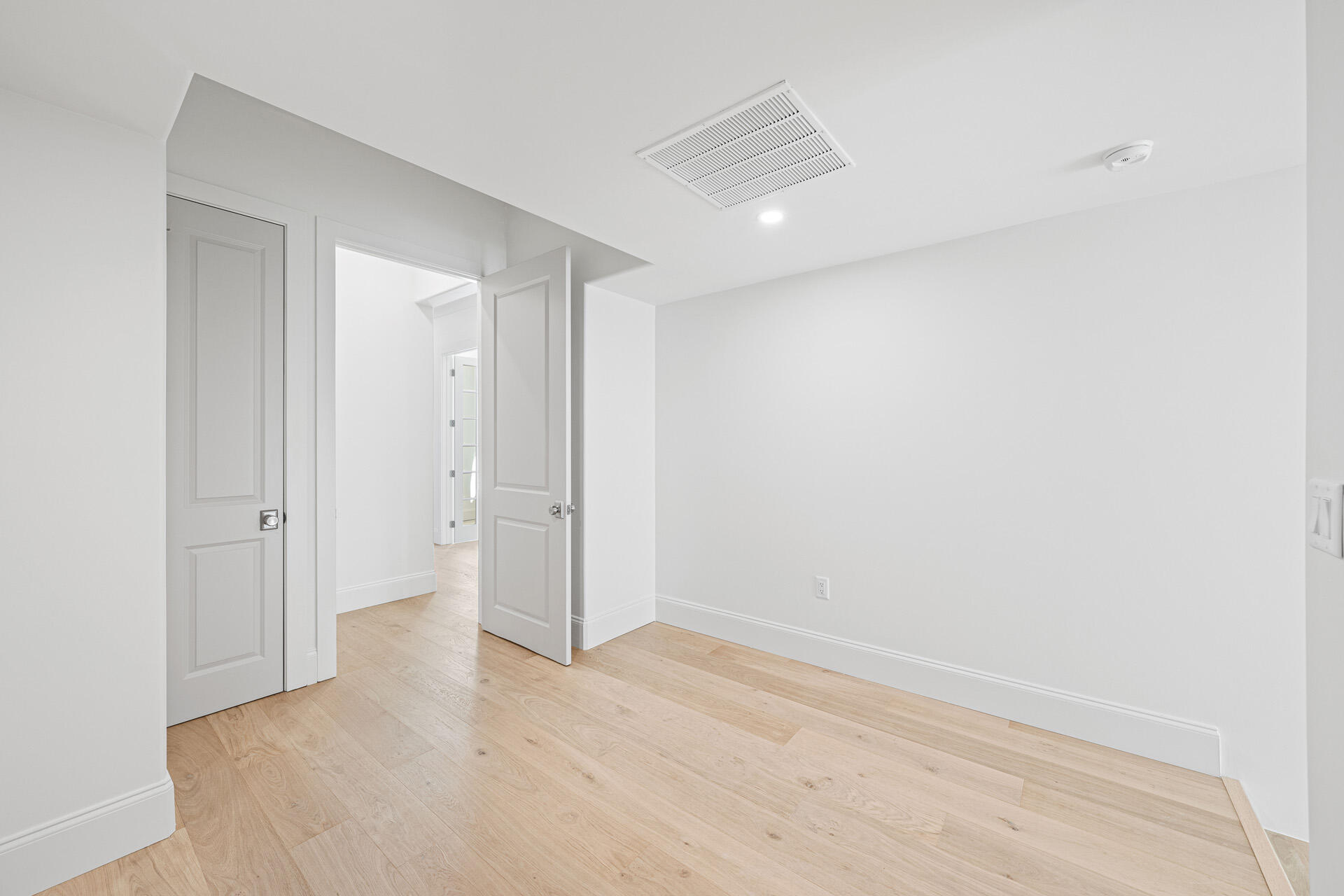 SECLUSION BAY - Residential