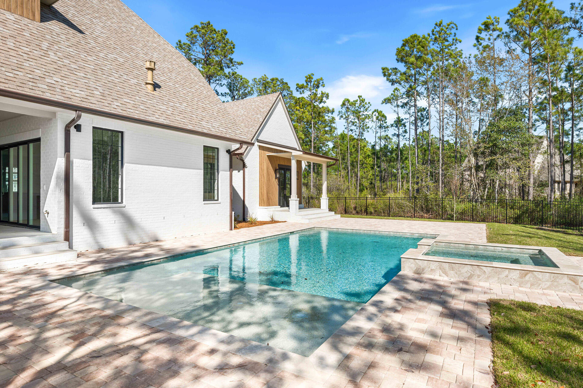 SECLUSION BAY - Residential