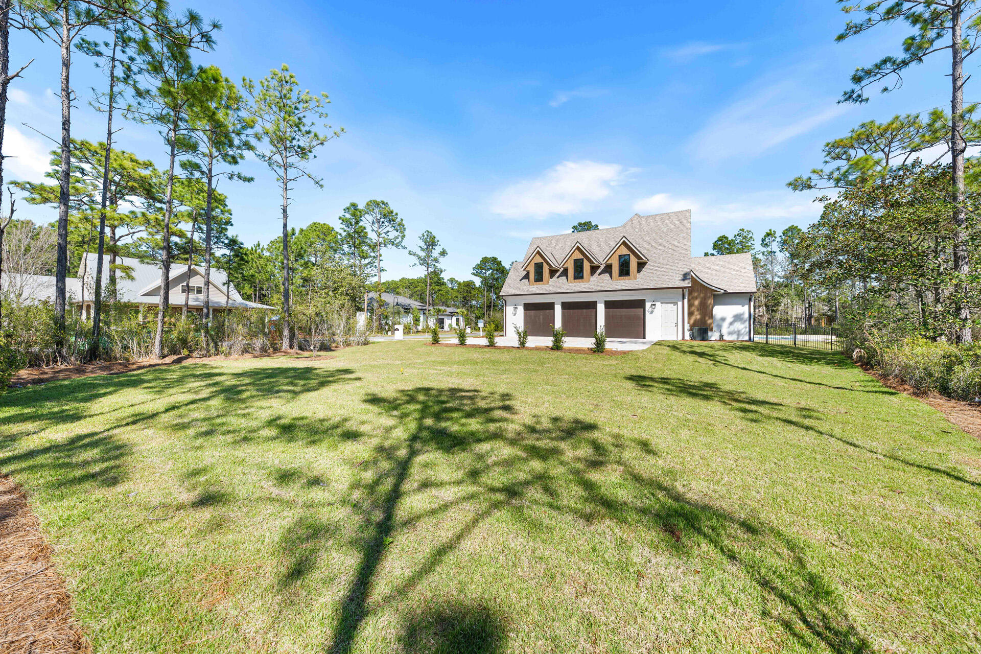 SECLUSION BAY - Residential