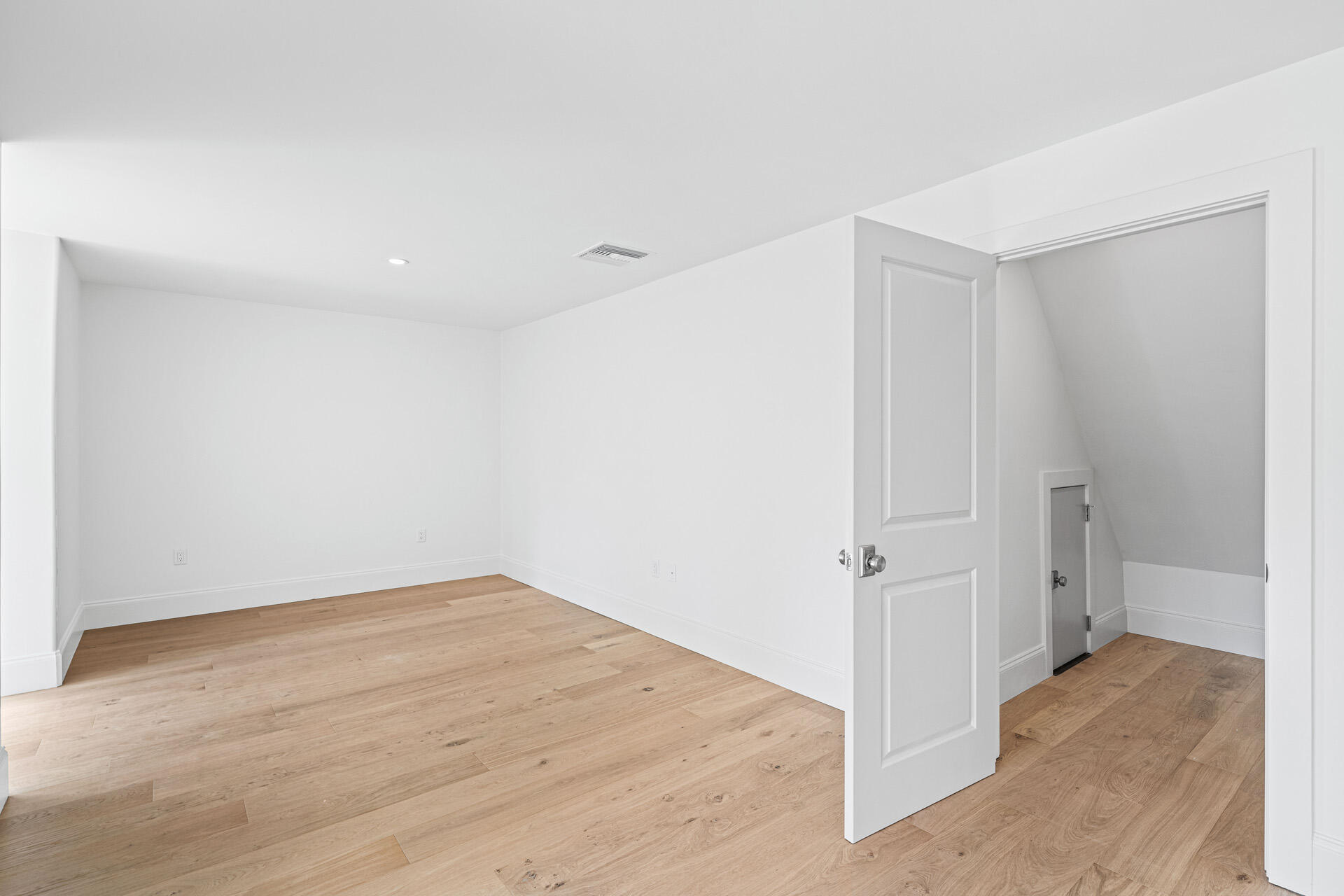 SECLUSION BAY - Residential