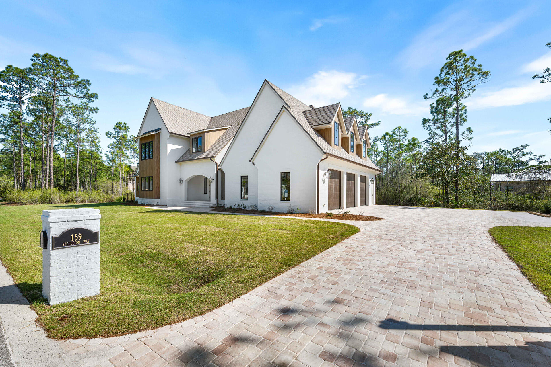 SECLUSION BAY - Residential