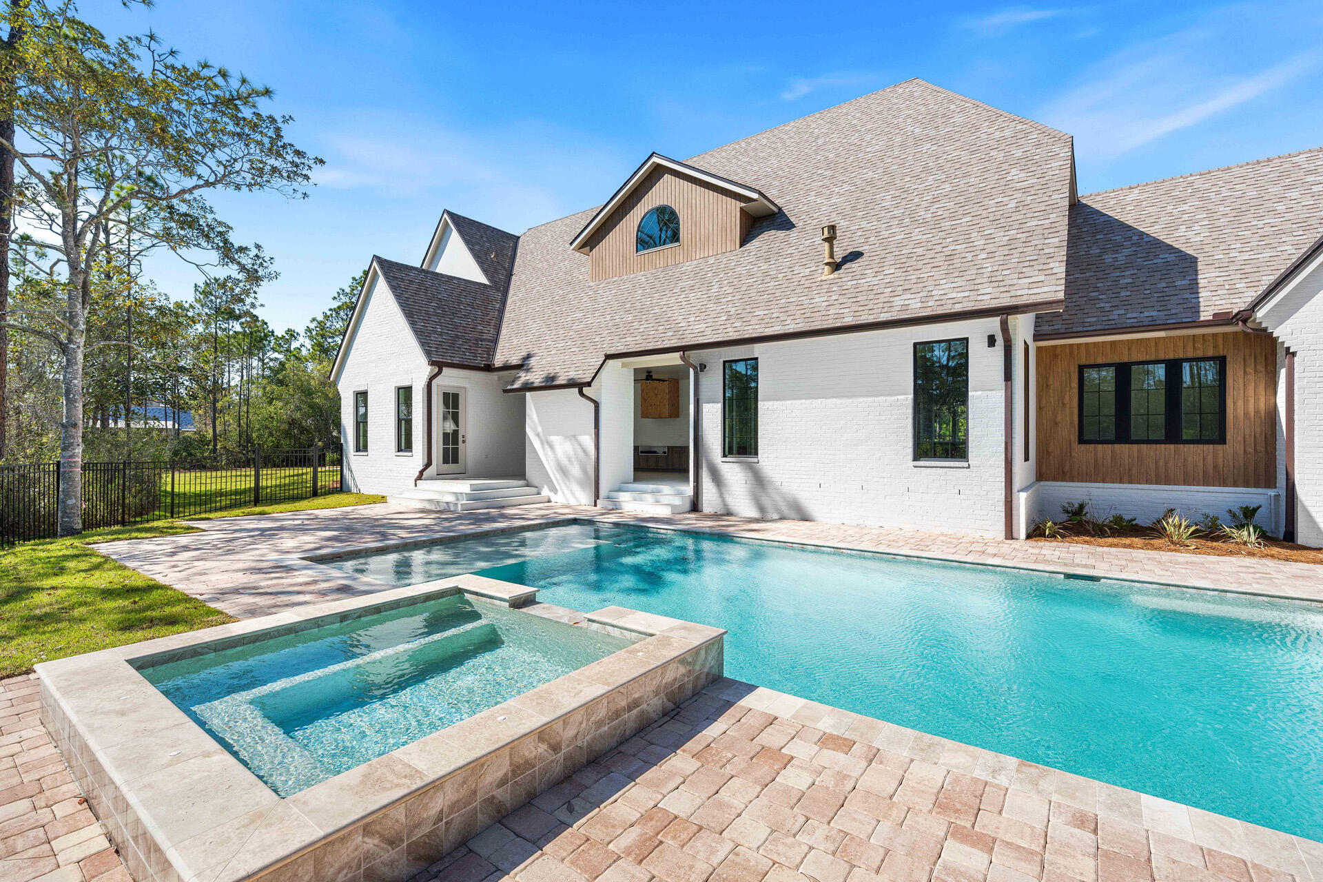 SECLUSION BAY - Residential