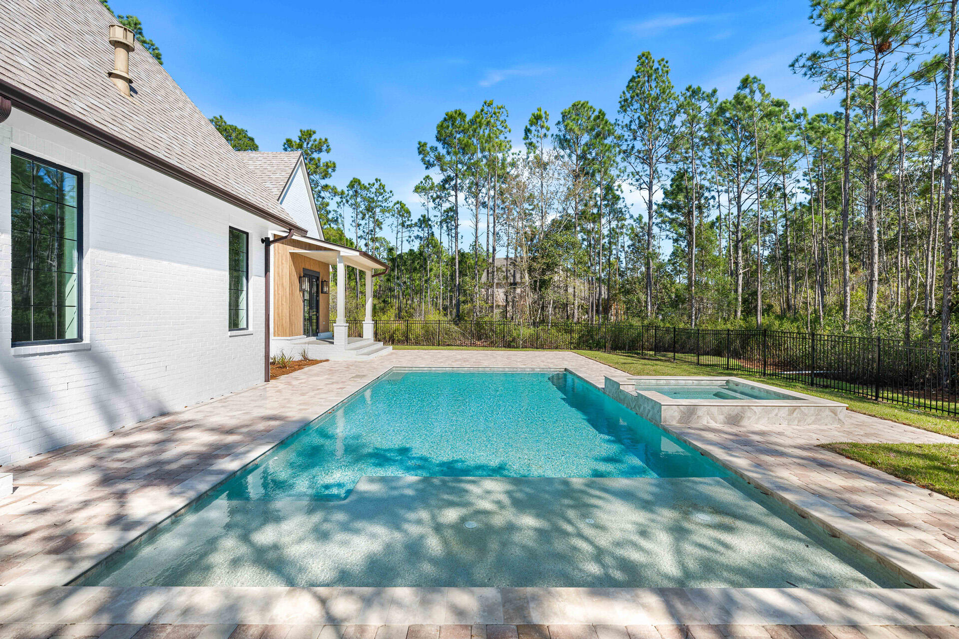 SECLUSION BAY - Residential