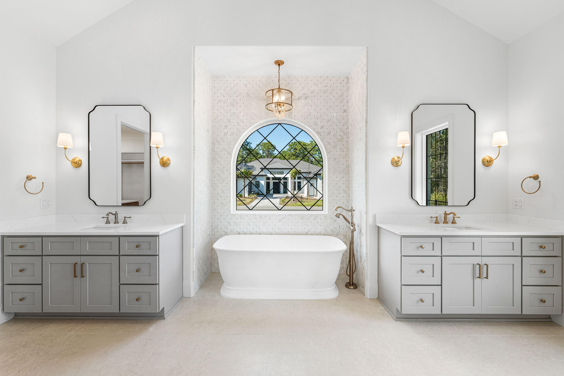 SECLUSION BAY - Residential