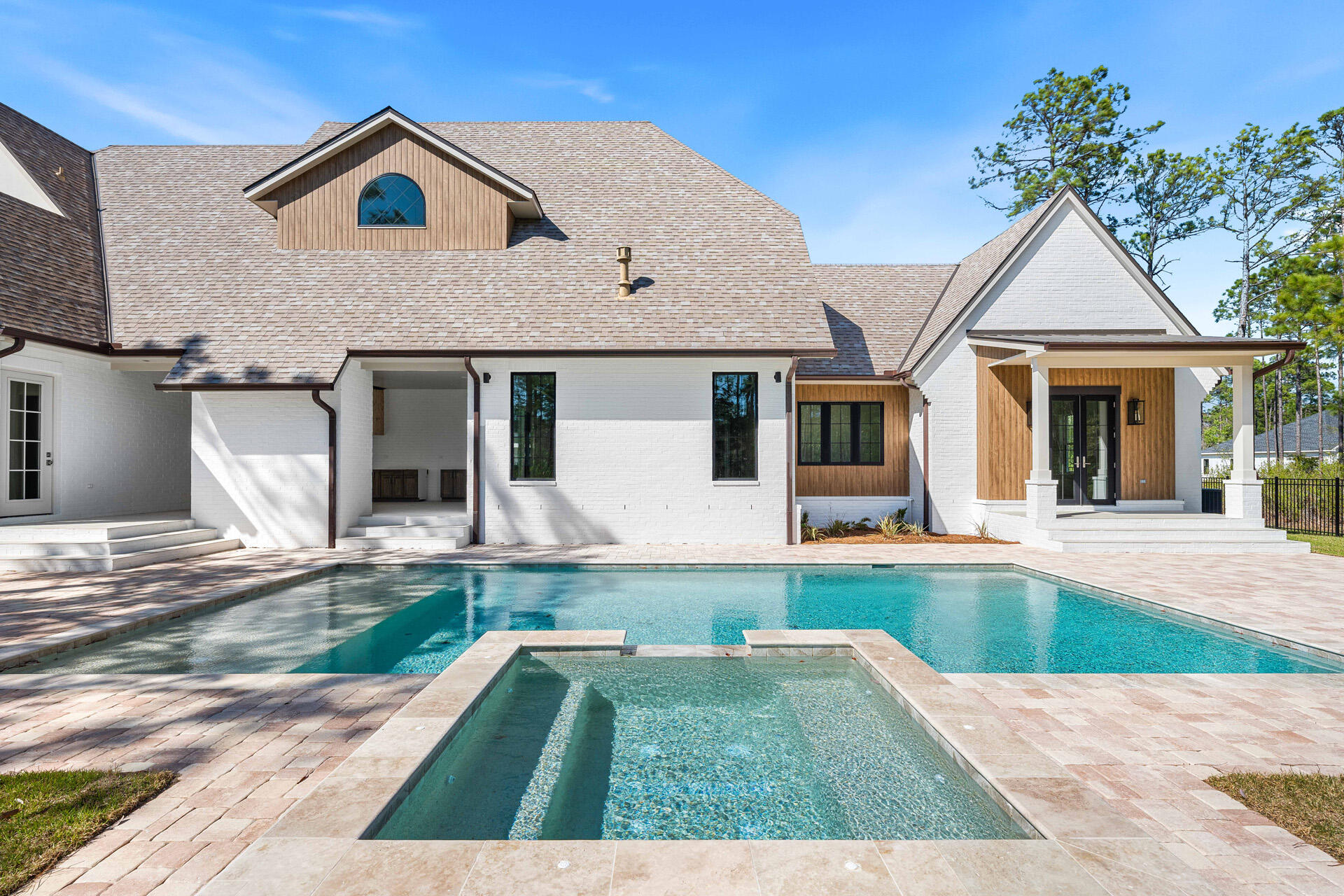 SECLUSION BAY - Residential