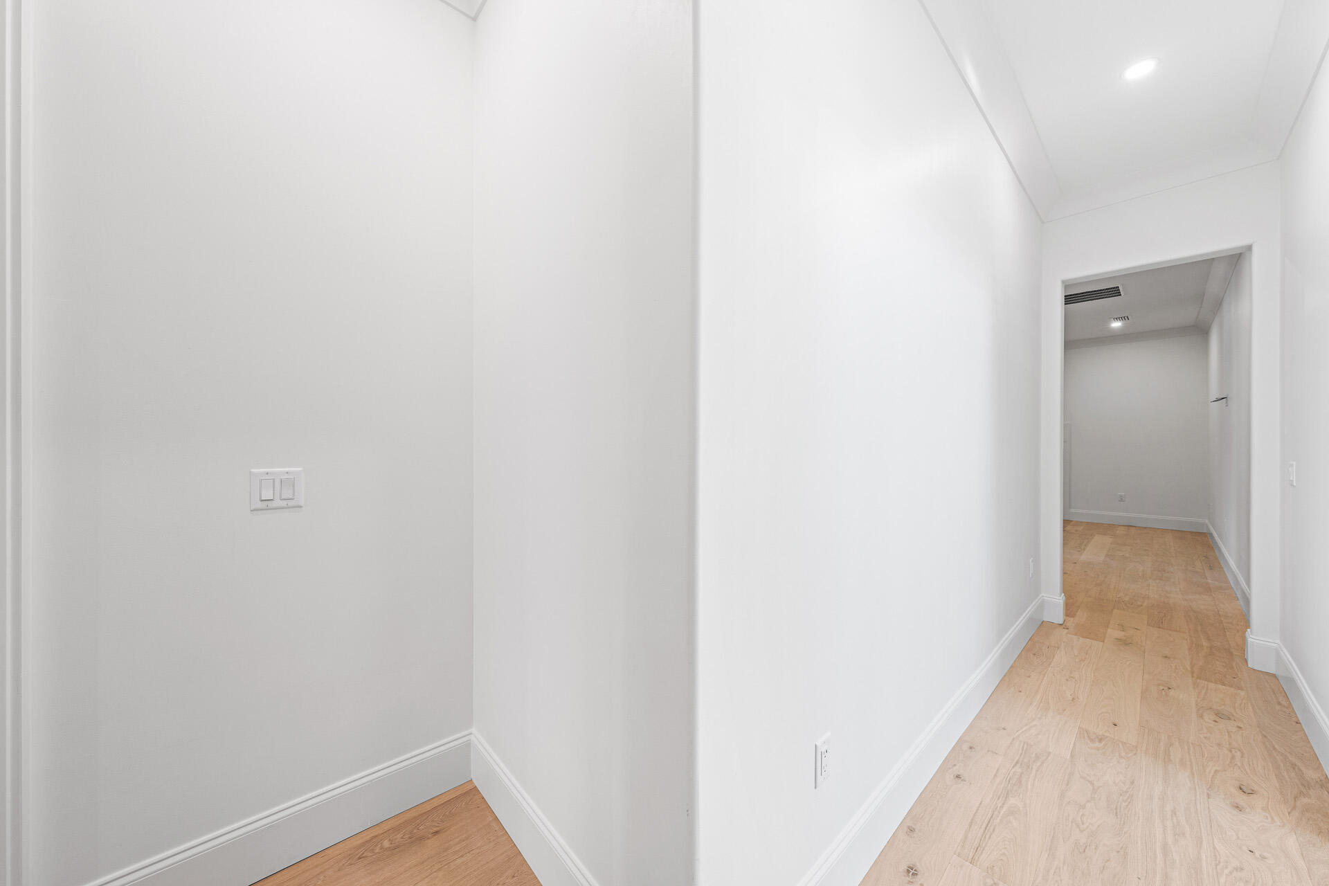 SECLUSION BAY - Residential