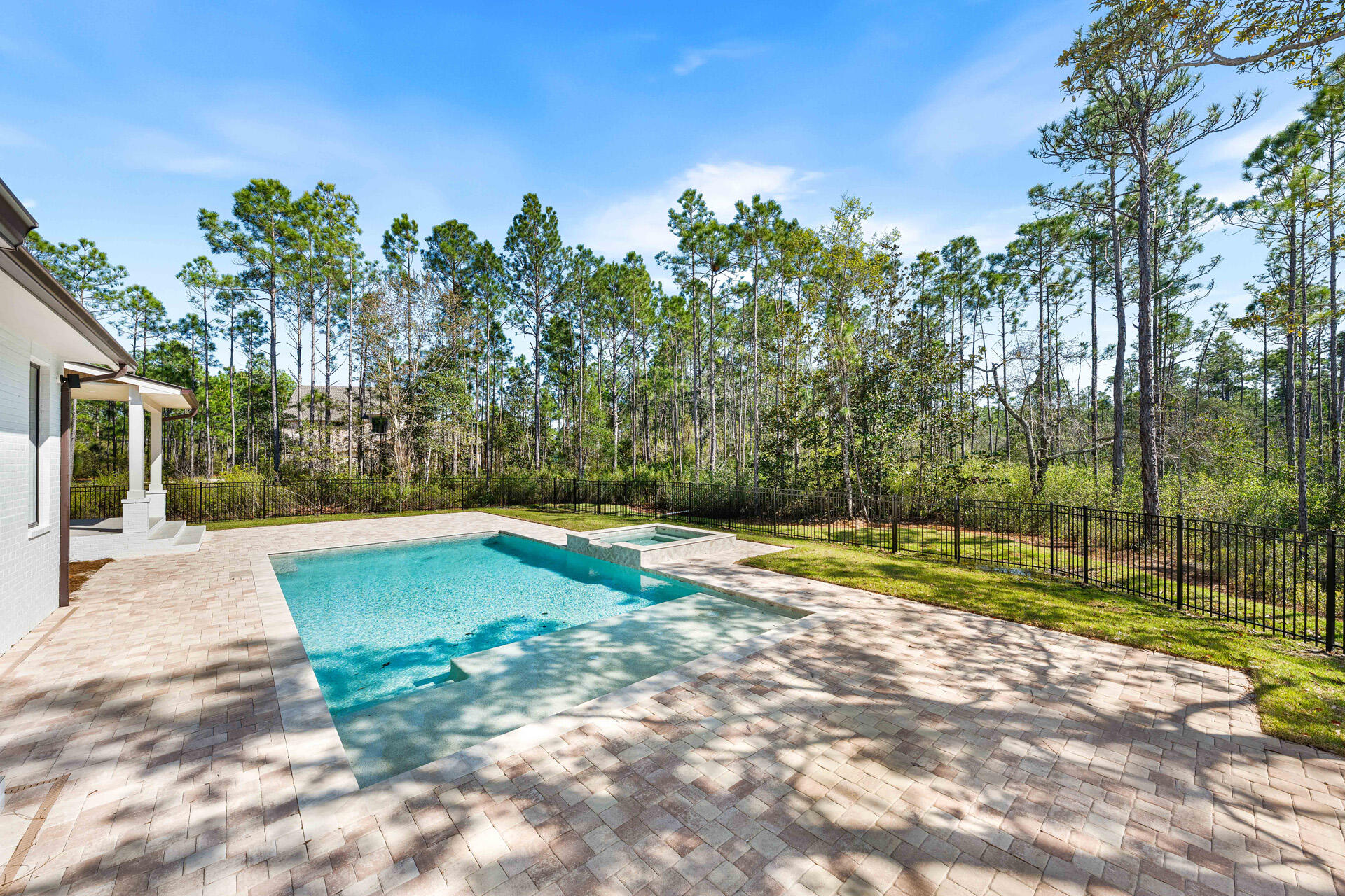 SECLUSION BAY - Residential