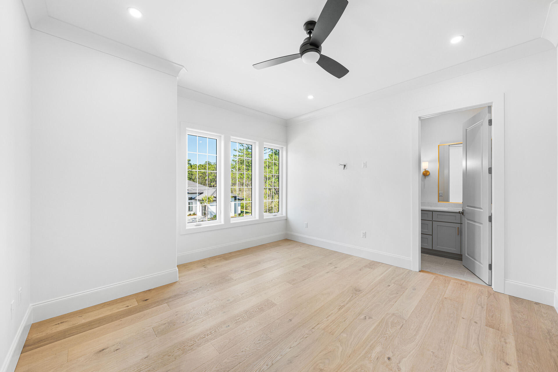 SECLUSION BAY - Residential