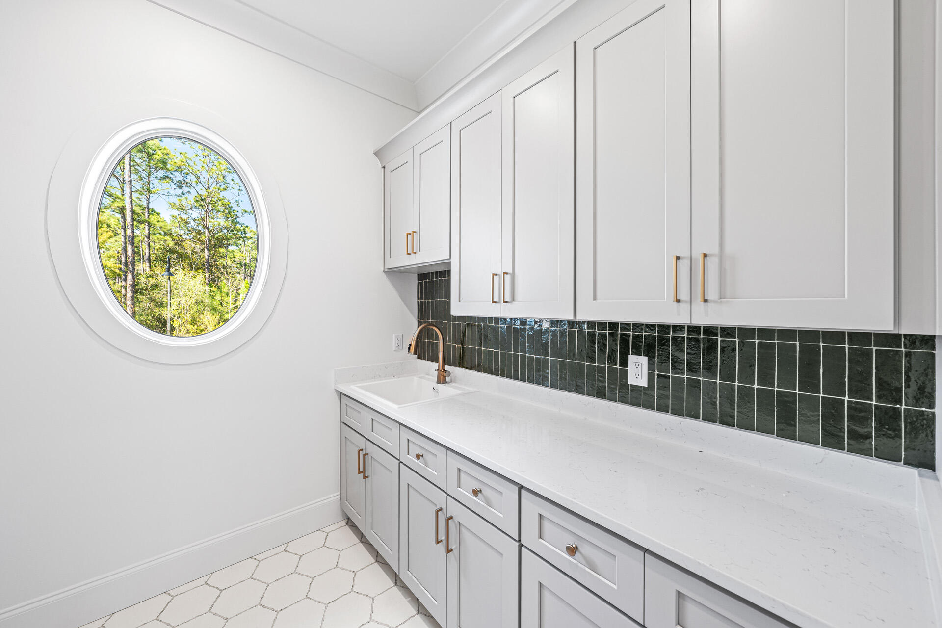 SECLUSION BAY - Residential