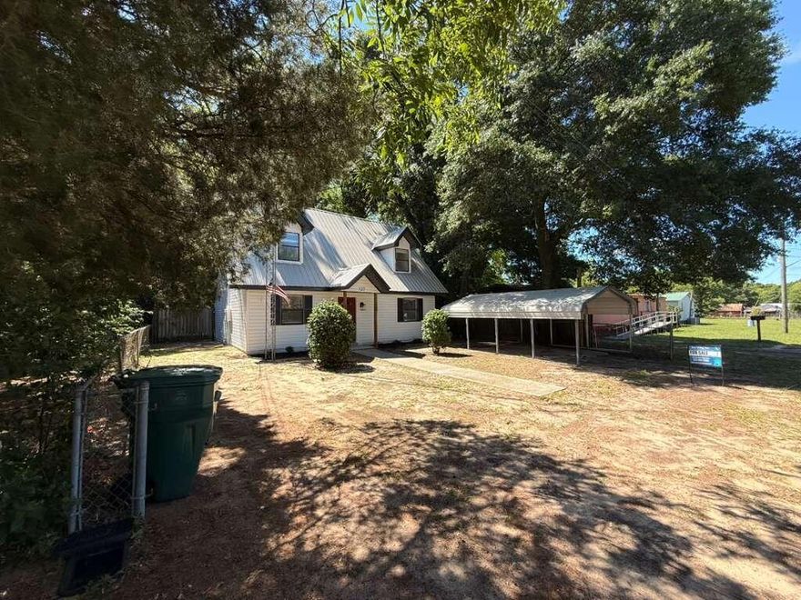 Cute Downtown DeFuniak Cape Cod - Fully Remodeled
Charming Cape Cod-style home in downtown DeFuniak, completely updated inside and out. Features include a new kitchen with granite and stainless appliances, updated baths, new AC, metal roof, fresh interior and exterior paint, plus new fans and lighting throughout. Move-in ready with classic curb appeal and modern finishes.