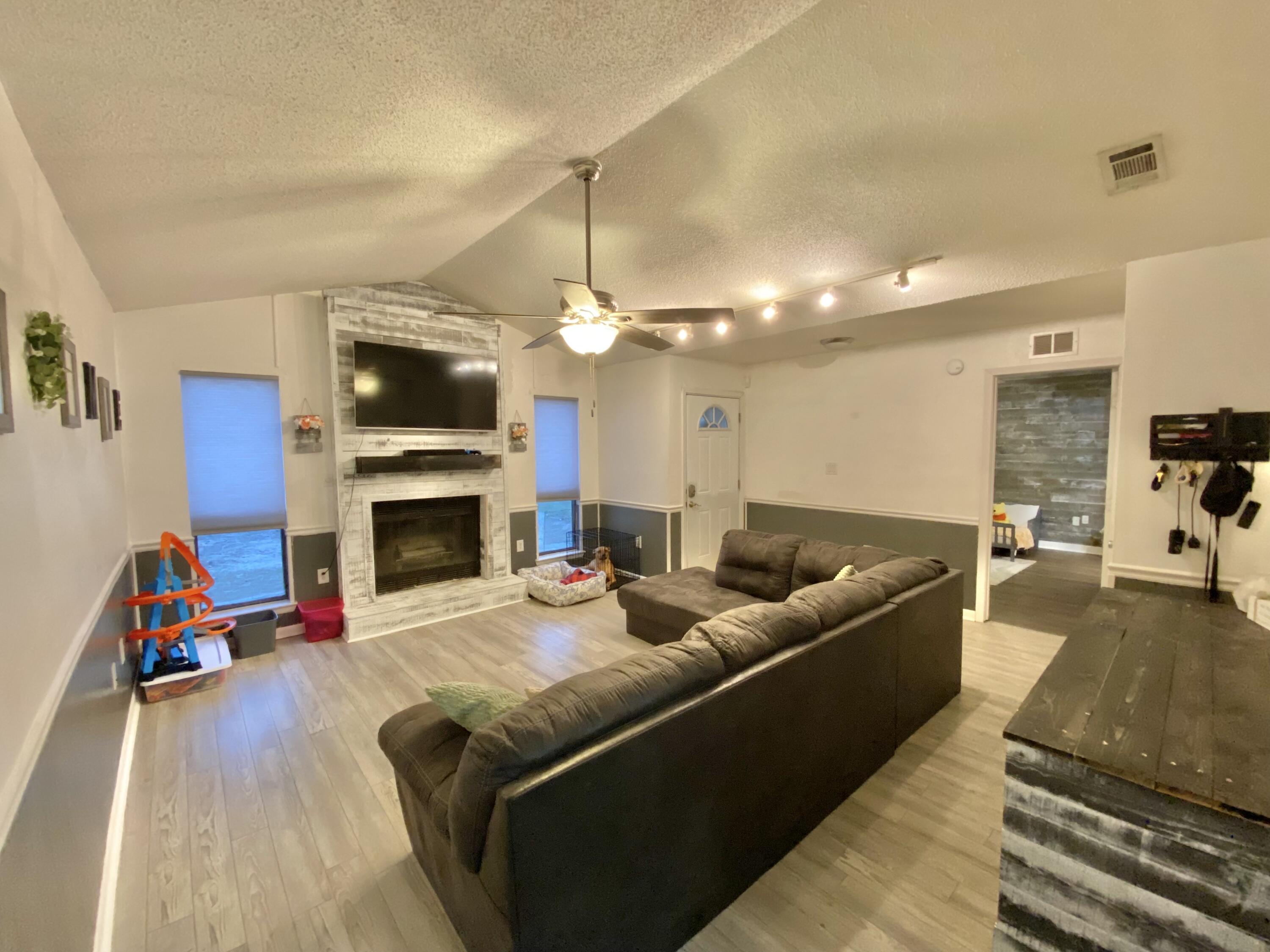 COUNTRY OAKS ESTATES PH 2 - Residential