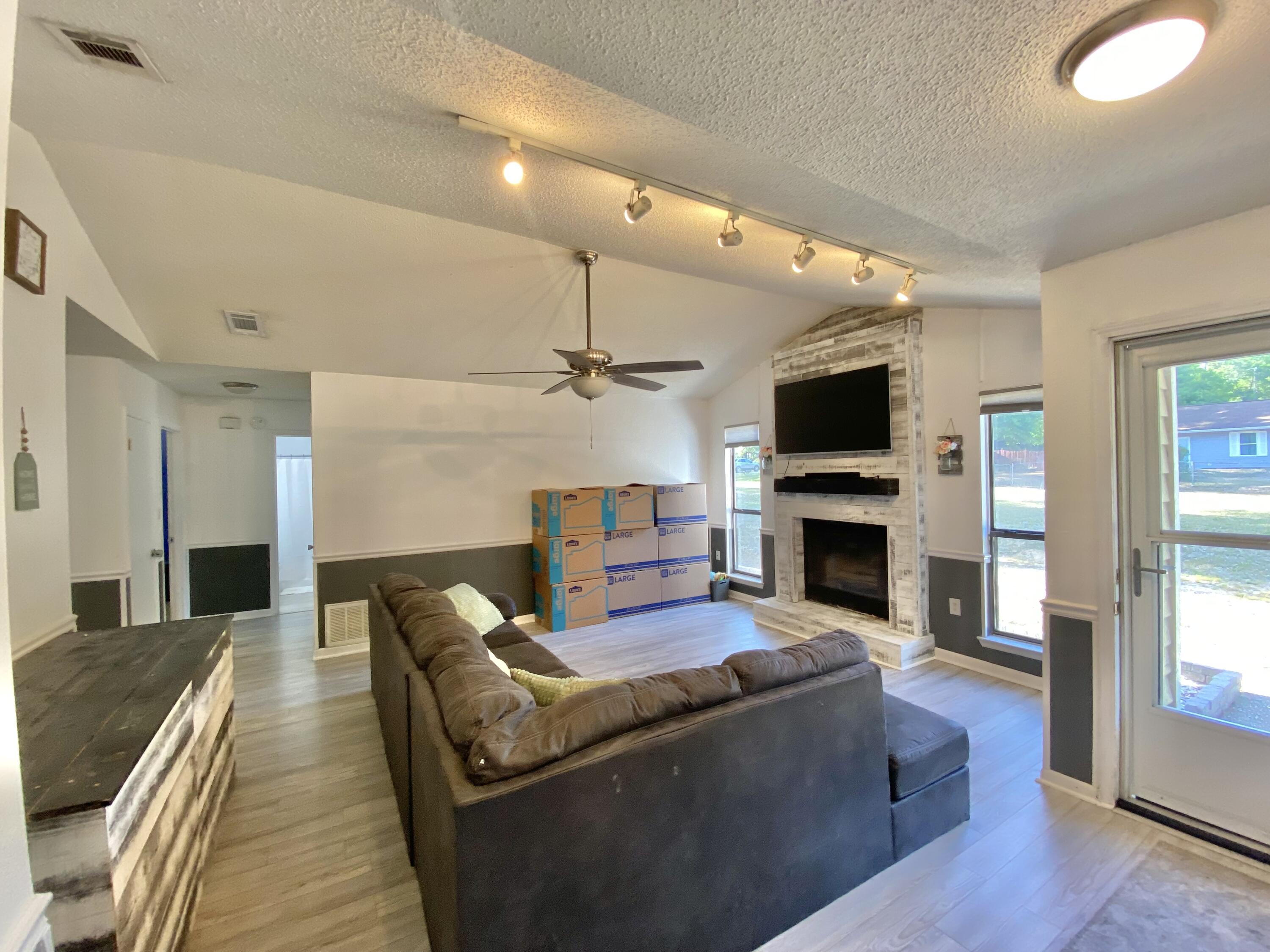 COUNTRY OAKS ESTATES PH 2 - Residential